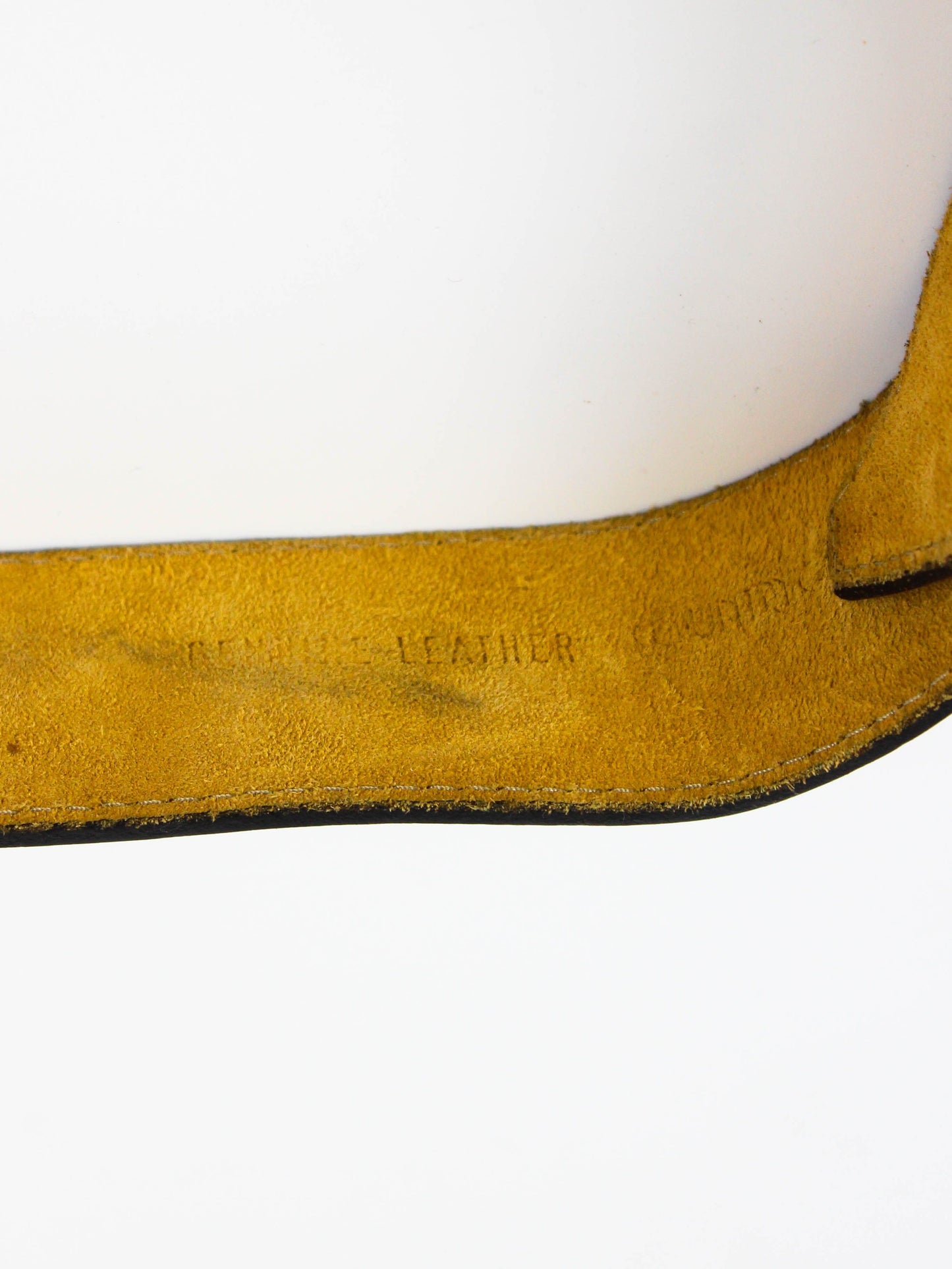 Жовтий шкіряний ремінець