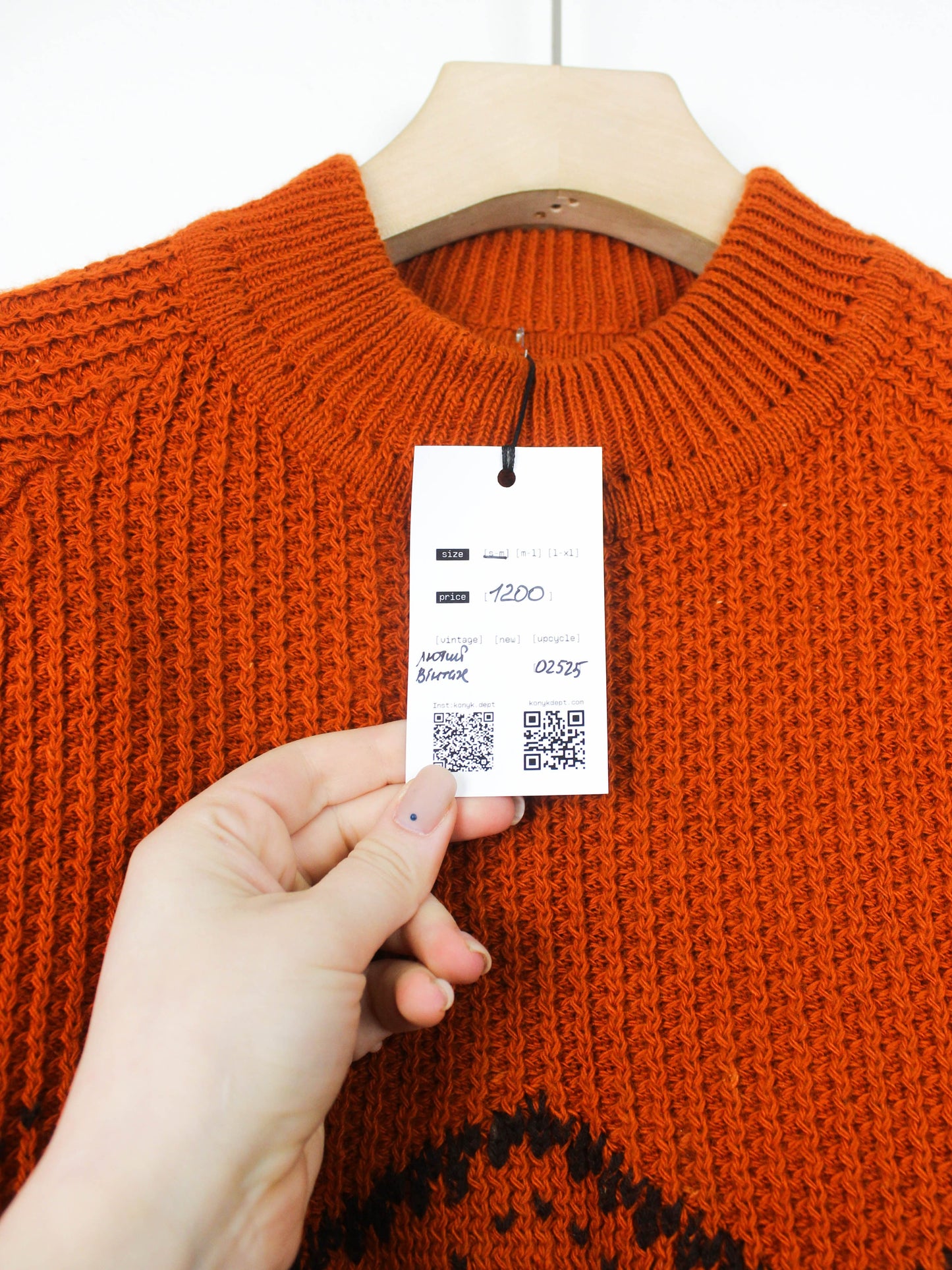Вʼязаний вінтажний светр кольору моркви