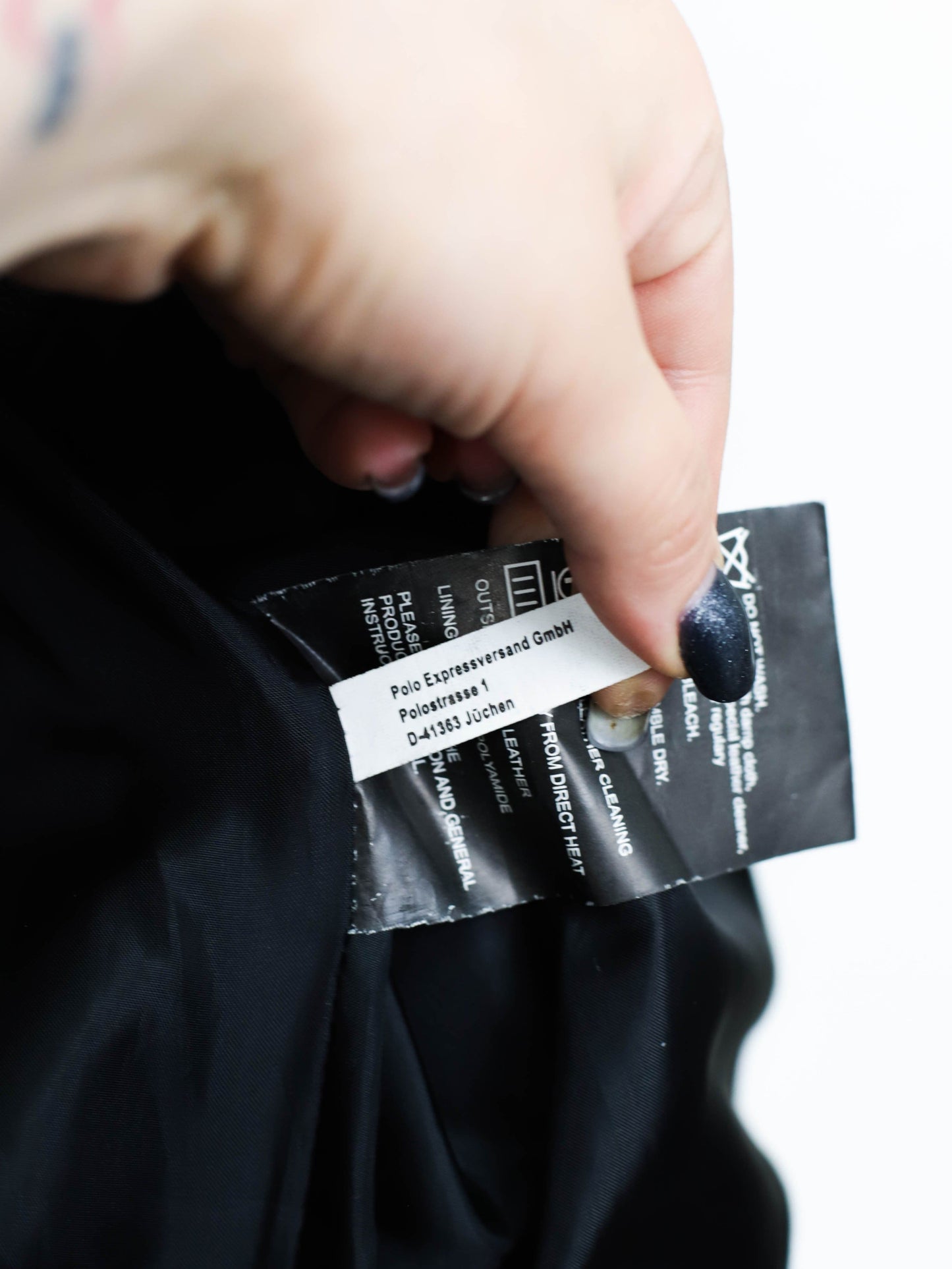 Байкерська косуха із квітковою вишивкою