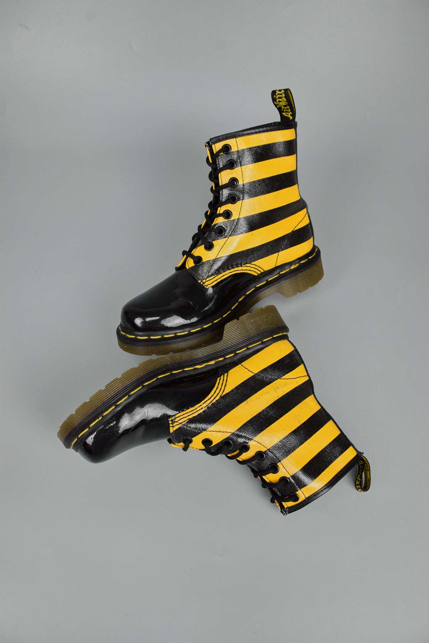 Dr. Martens 1460 Castel Patent Bee