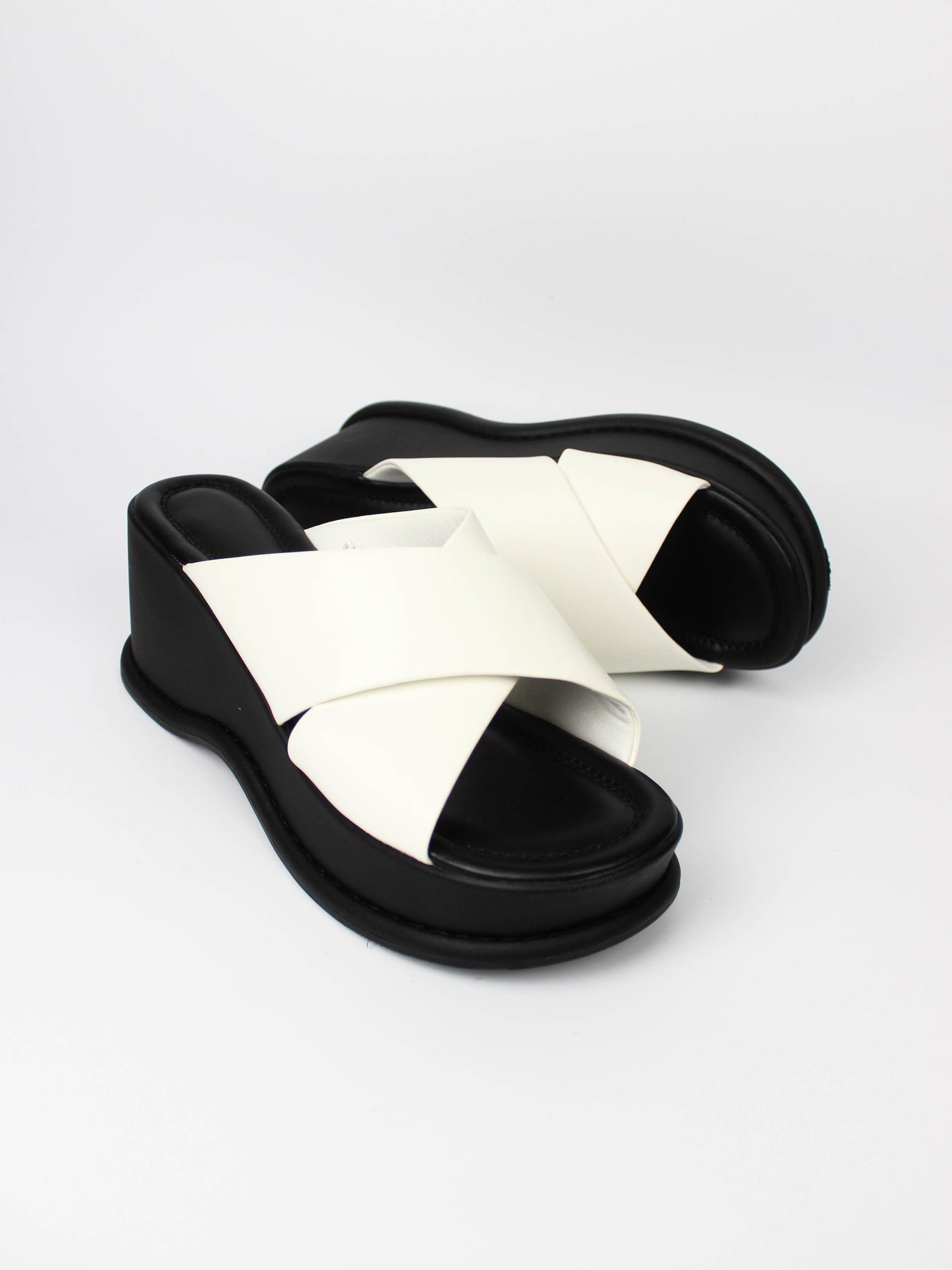 Uniqlo Black-White Sandals