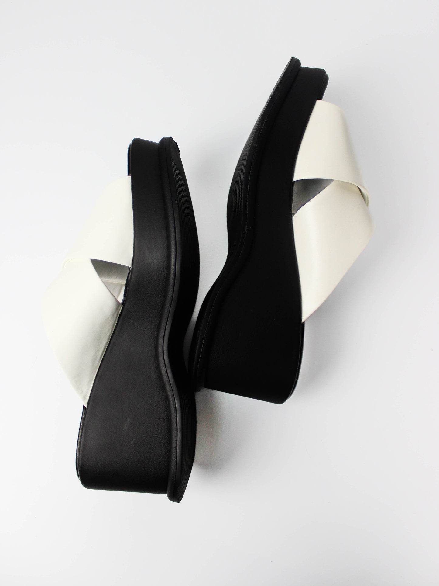 Uniqlo Black-White Sandals