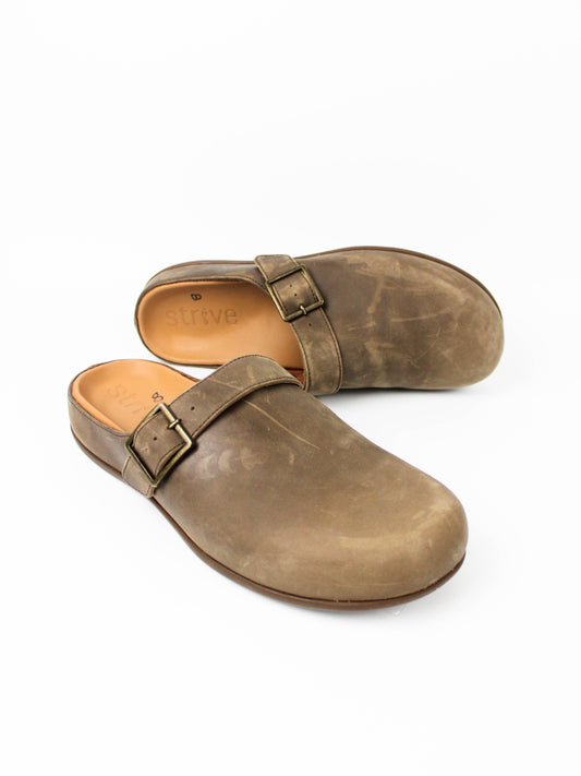 Strive Malmo Brown Clogs