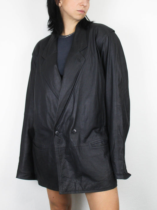 Чорний шкіряний піджак на два ґудзики