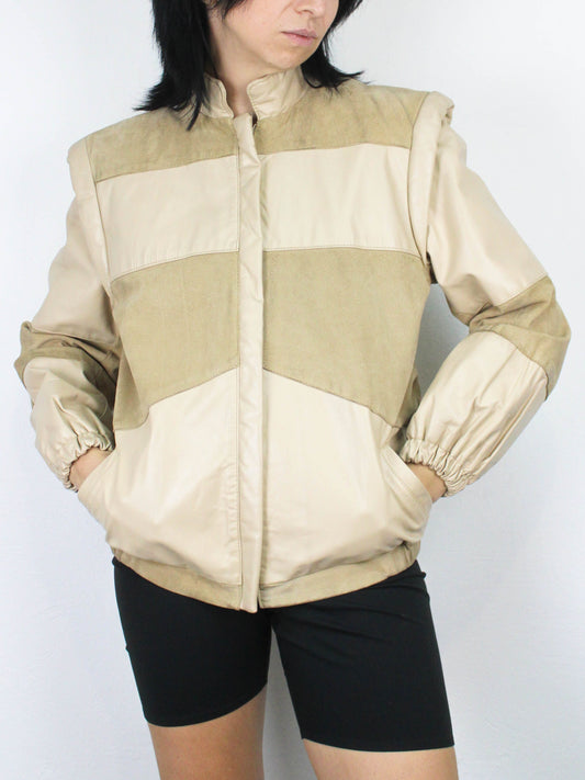 Бежева шкірянка із замшевими деталями