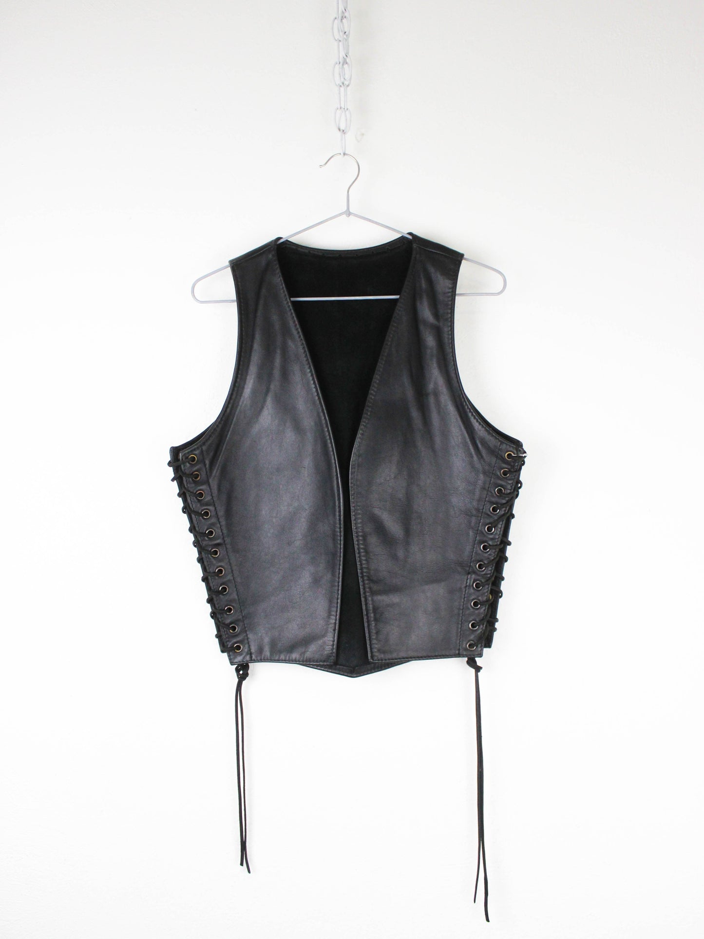 Жилет шкіряний із зав'язками