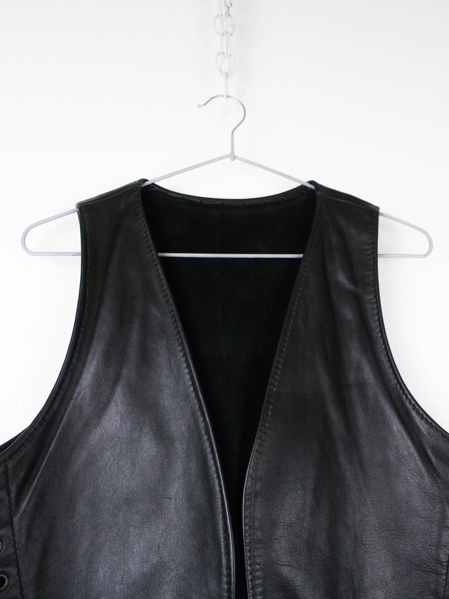 Жилет шкіряний із зав'язками