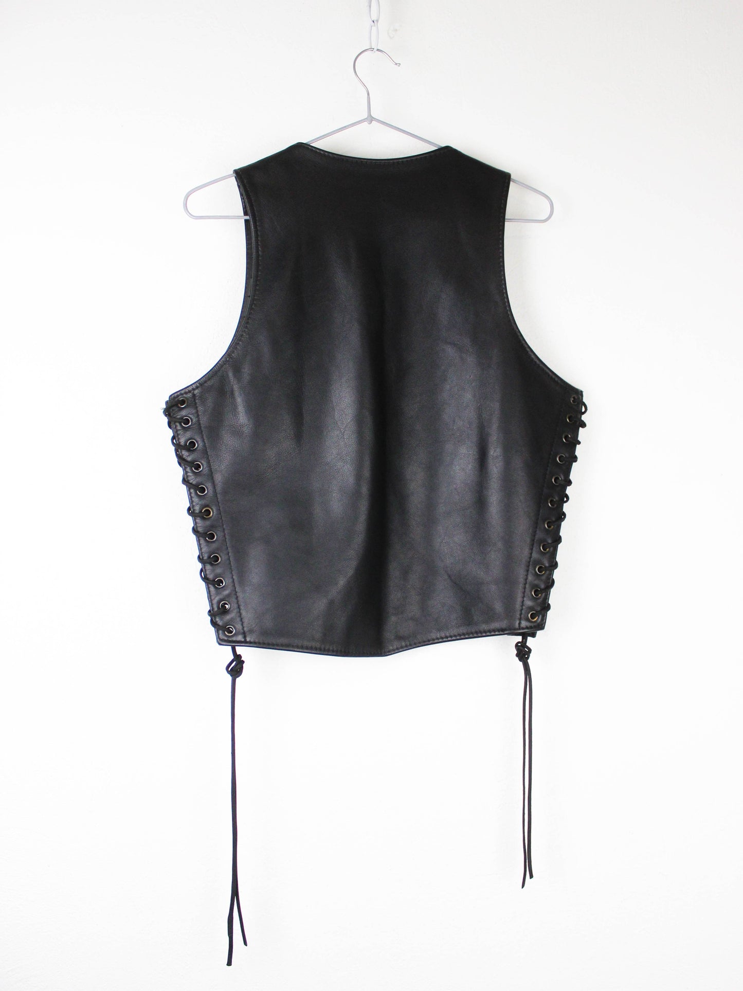 Жилет шкіряний із зав'язками