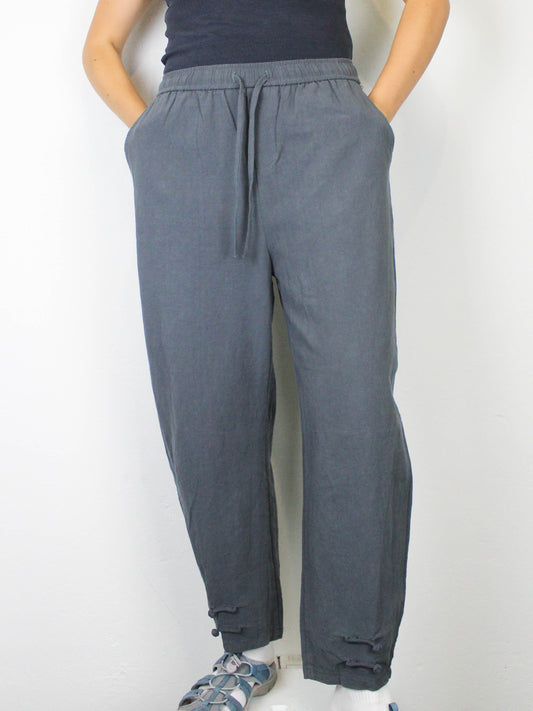 Графітові штани з азійським акцентом