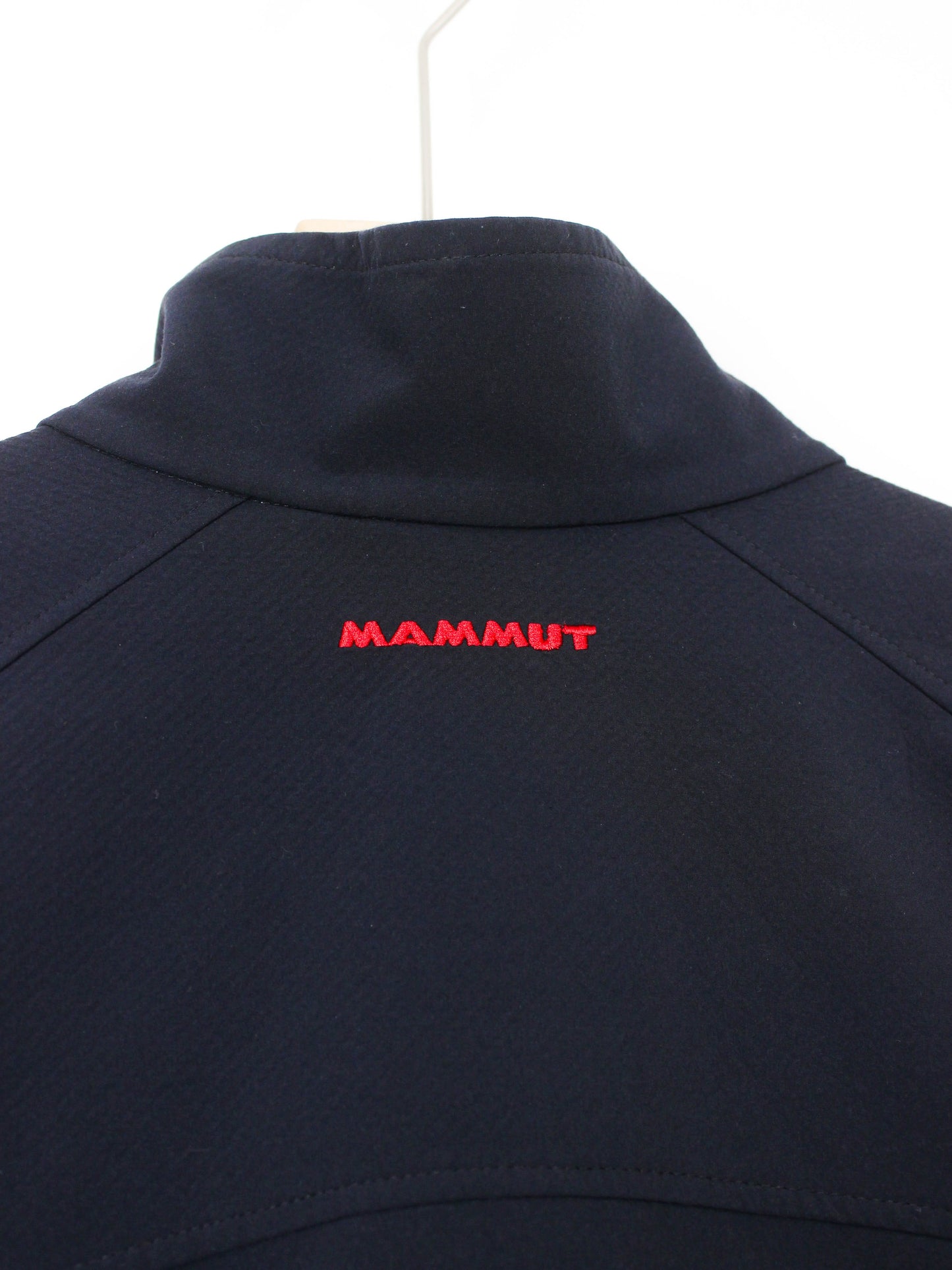 Темно-синя куртка Mammut