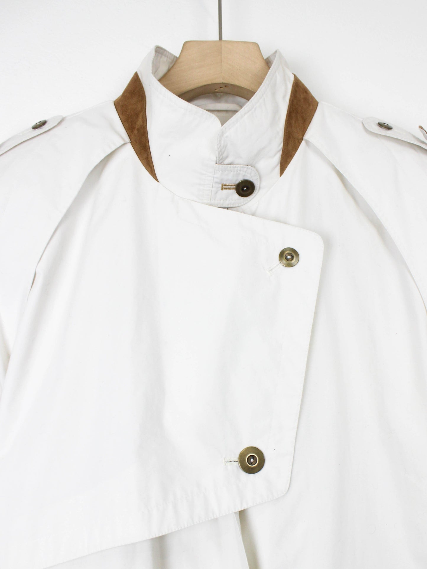 Білий тренч із шкіряними вставками SAVANA