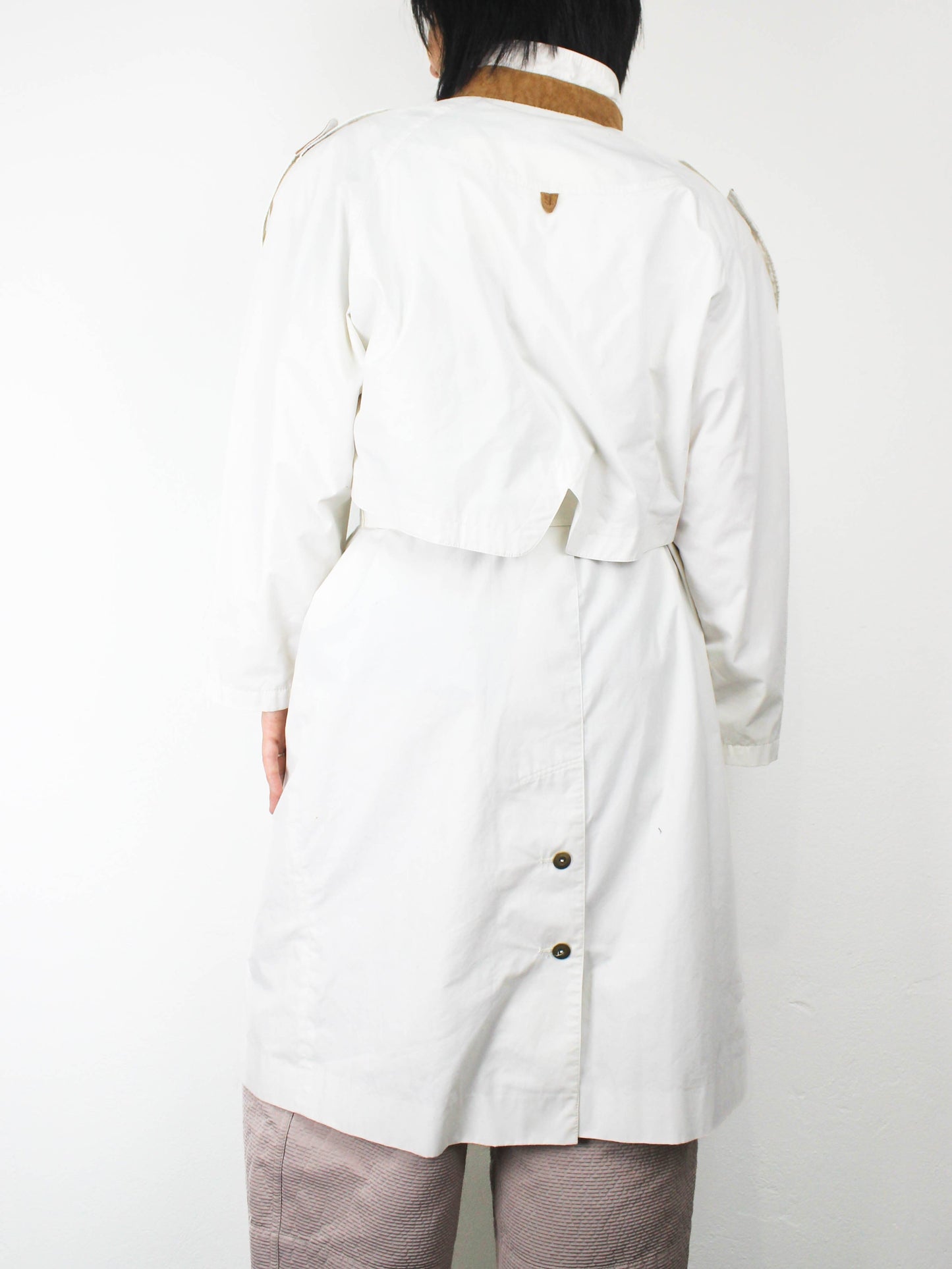 Білий тренч із шкіряними вставками SAVANA