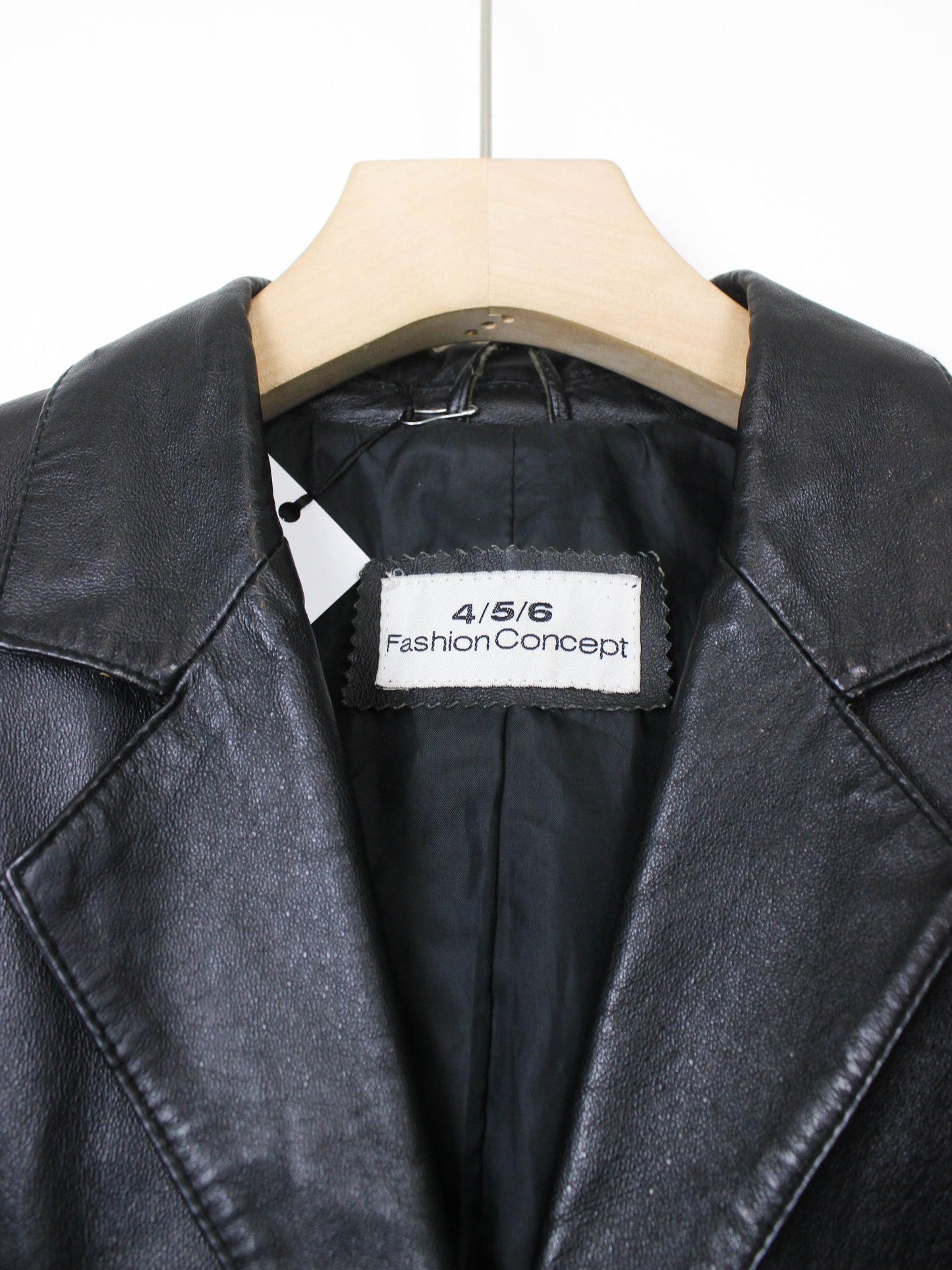 Вінтажна чорна шкірянка прямого крою