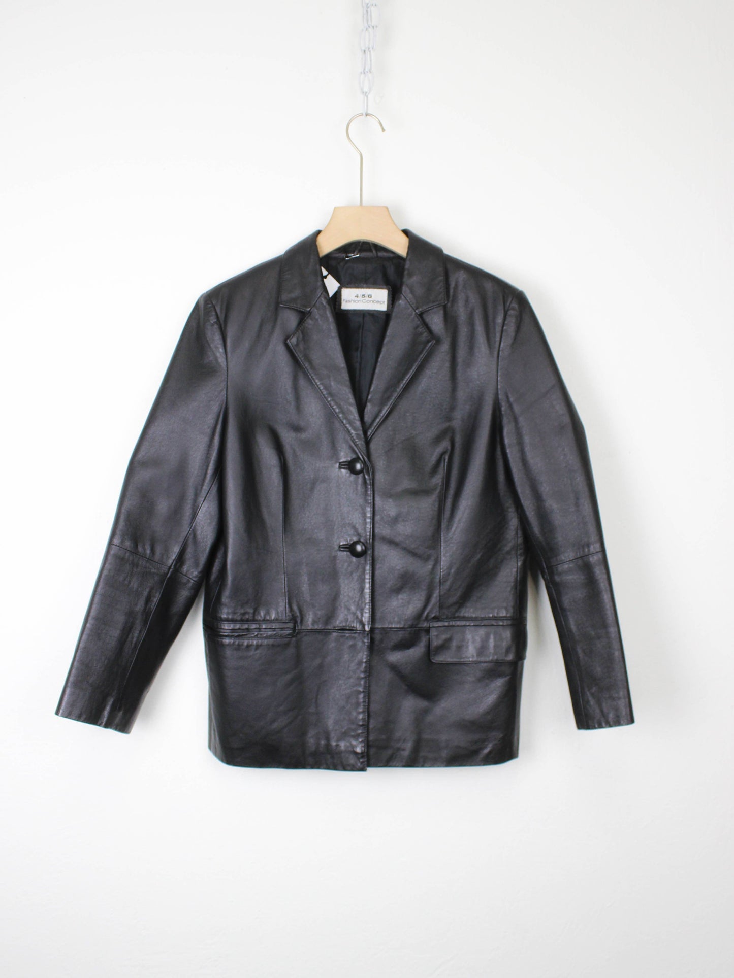 Вінтажна чорна шкірянка прямого крою