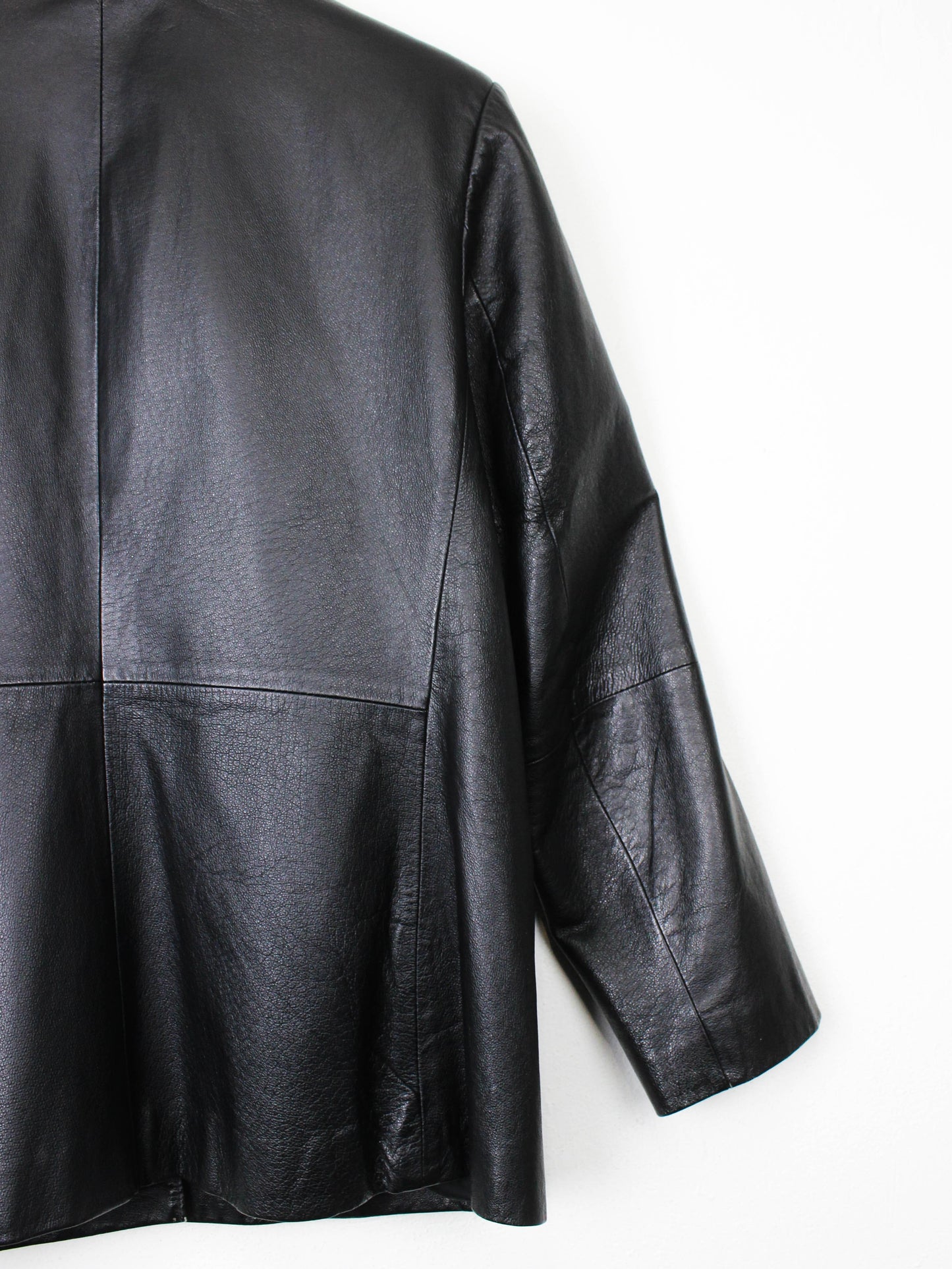 Вінтажна чорна шкірянка прямого крою