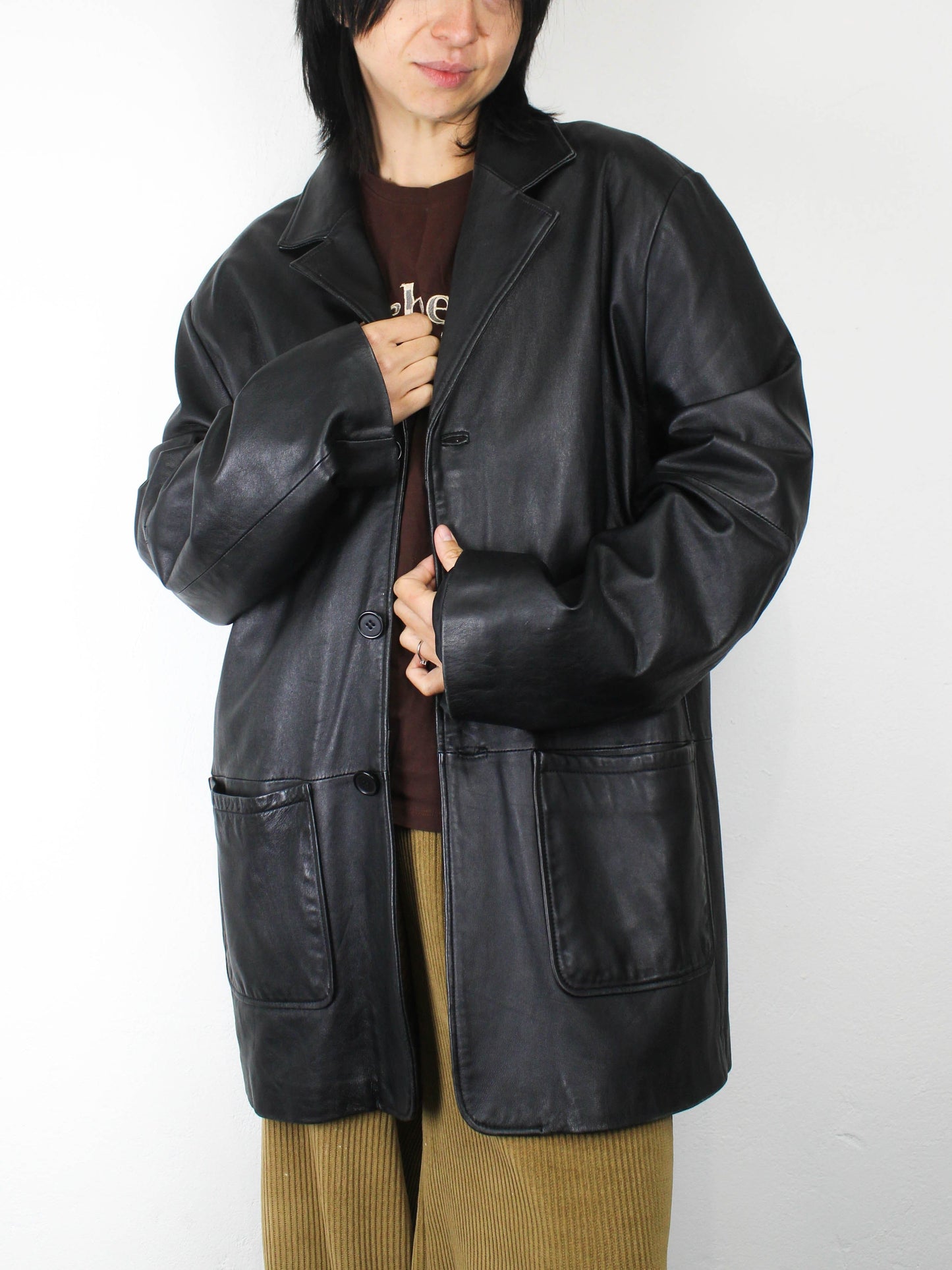 Вінтажна чорна шкірянка прямого крою