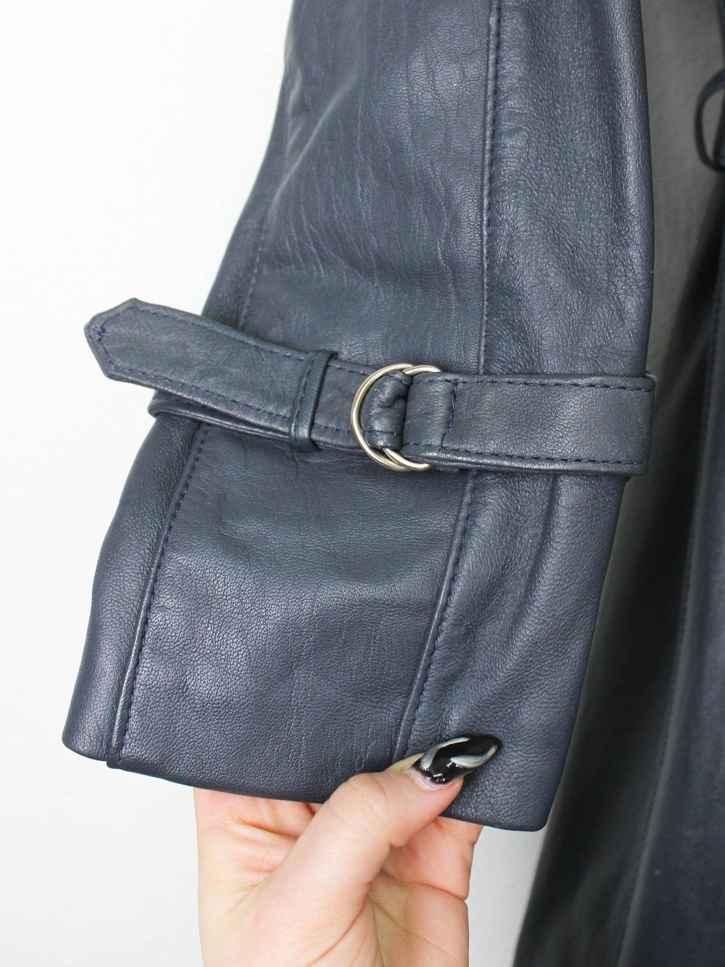 Шкріяний тренч графітового кольору на поясі