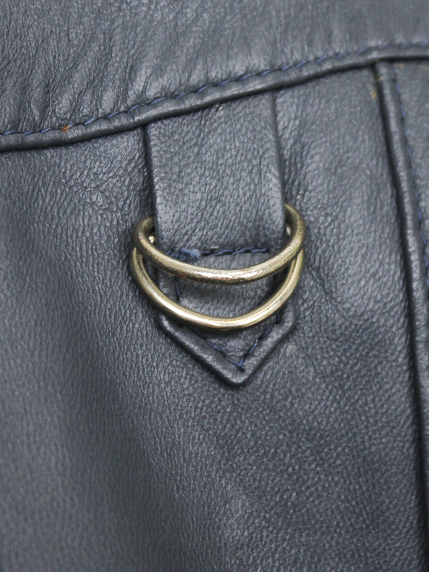 Шкріяний тренч графітового кольору на поясі