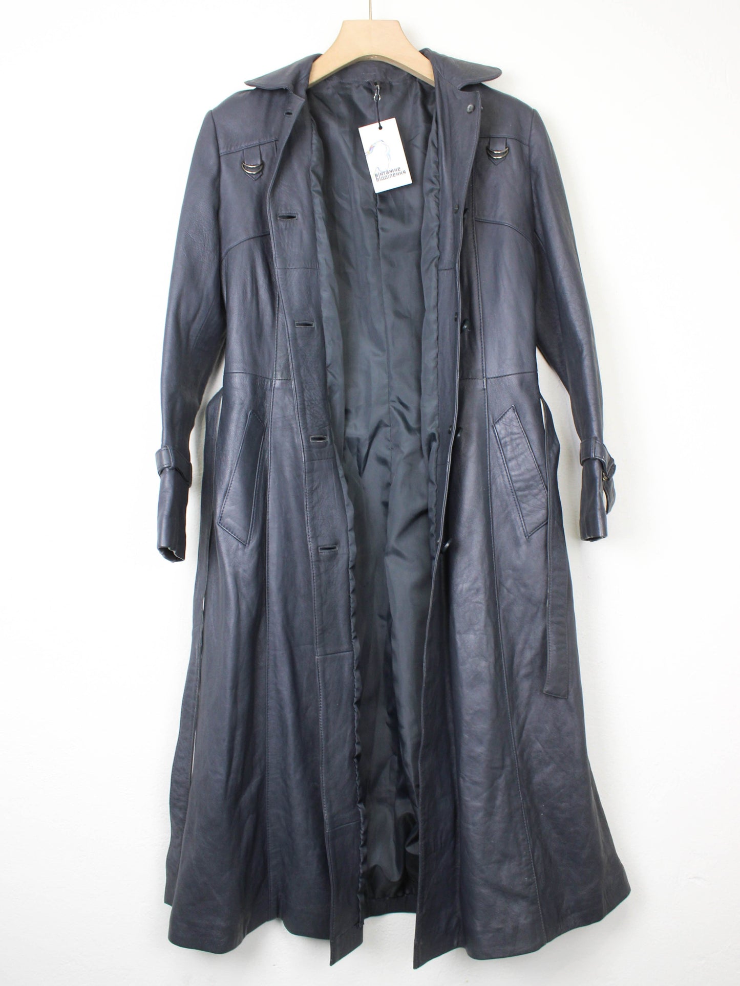 Шкріяний тренч графітового кольору на поясі