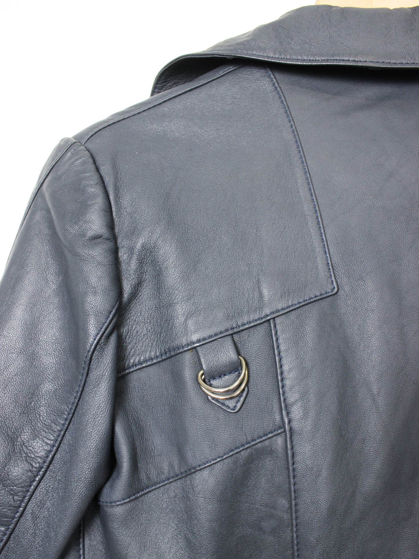 Шкріяний тренч графітового кольору на поясі