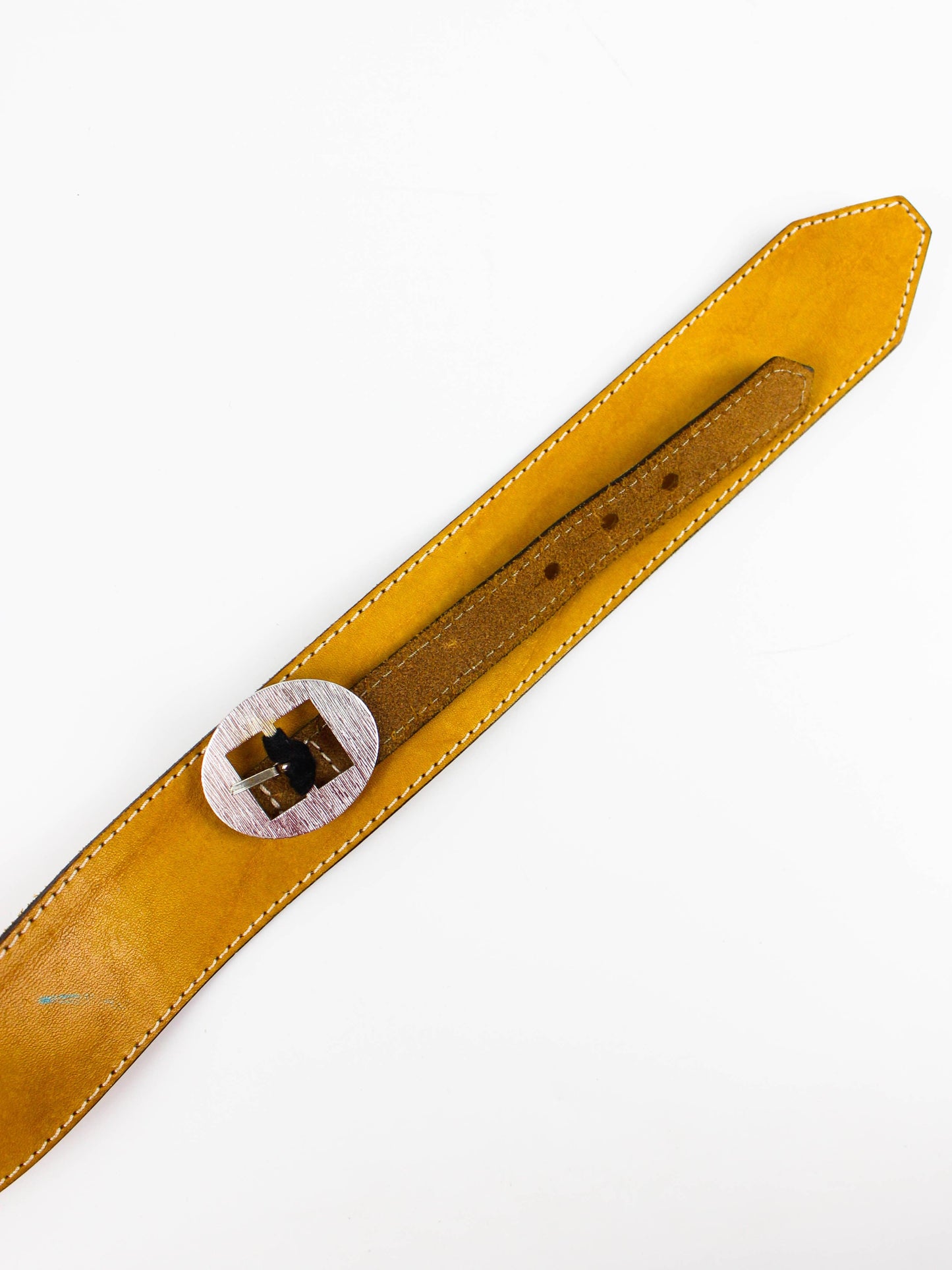 Жовтий шкіряний ремінець