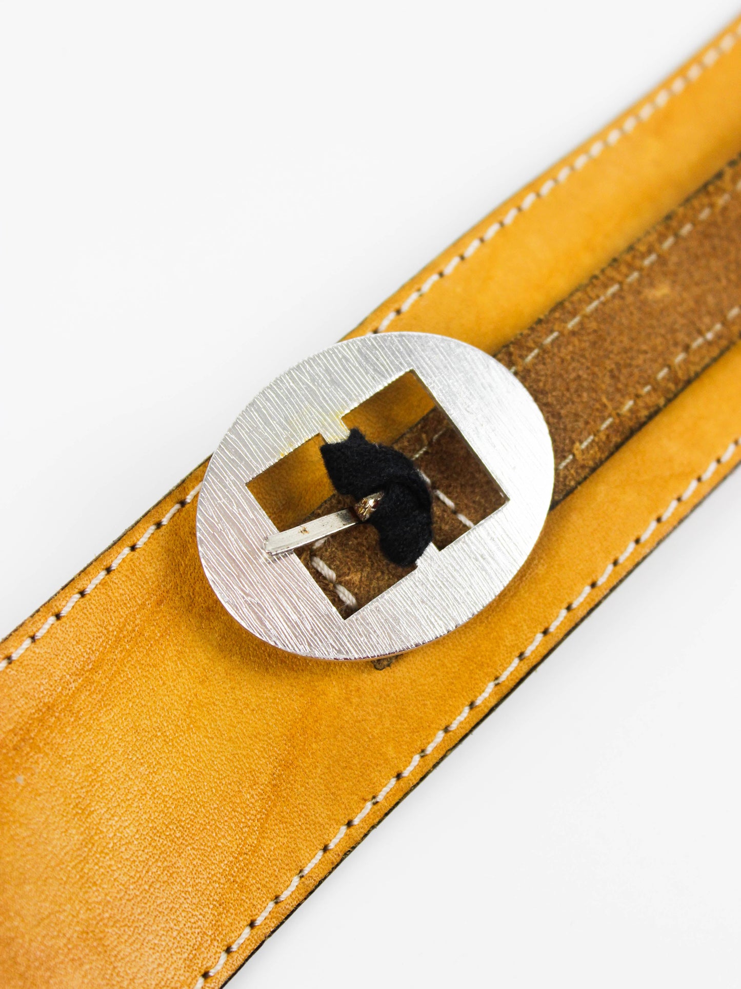 Жовтий шкіряний ремінець