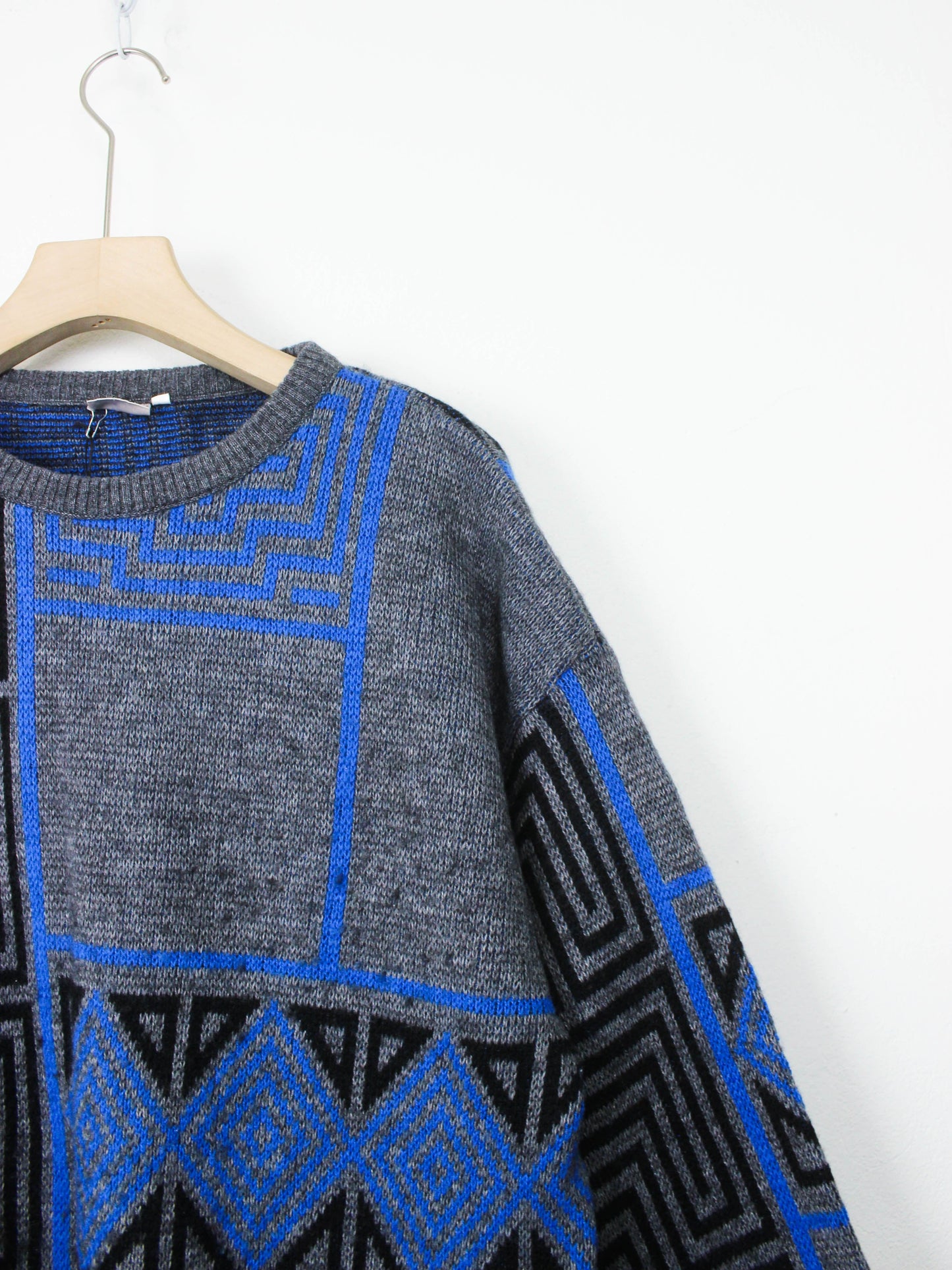 Сіро-блакитний светр "Лабіринт"