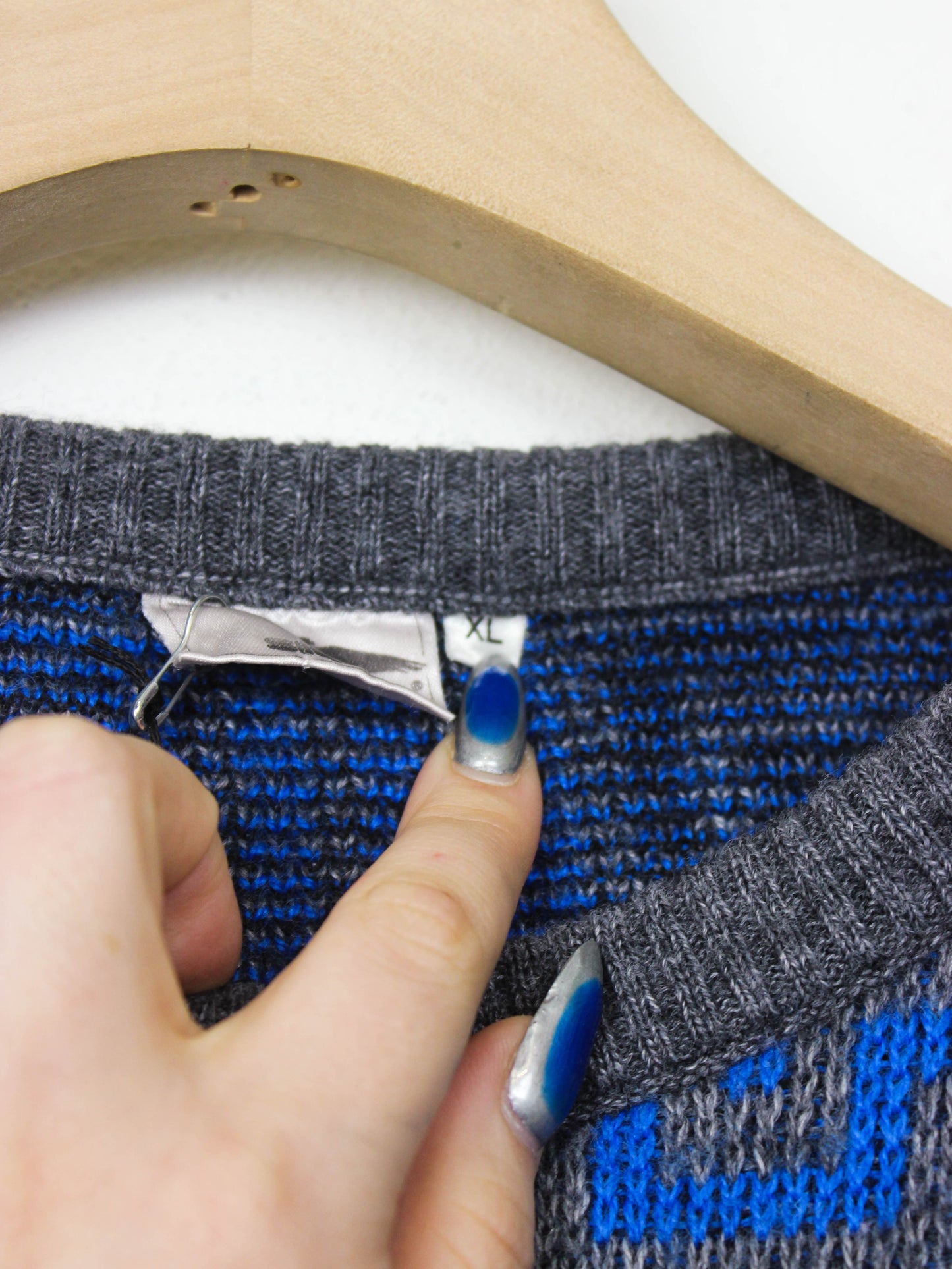 Сіро-блакитний светр "Лабіринт"