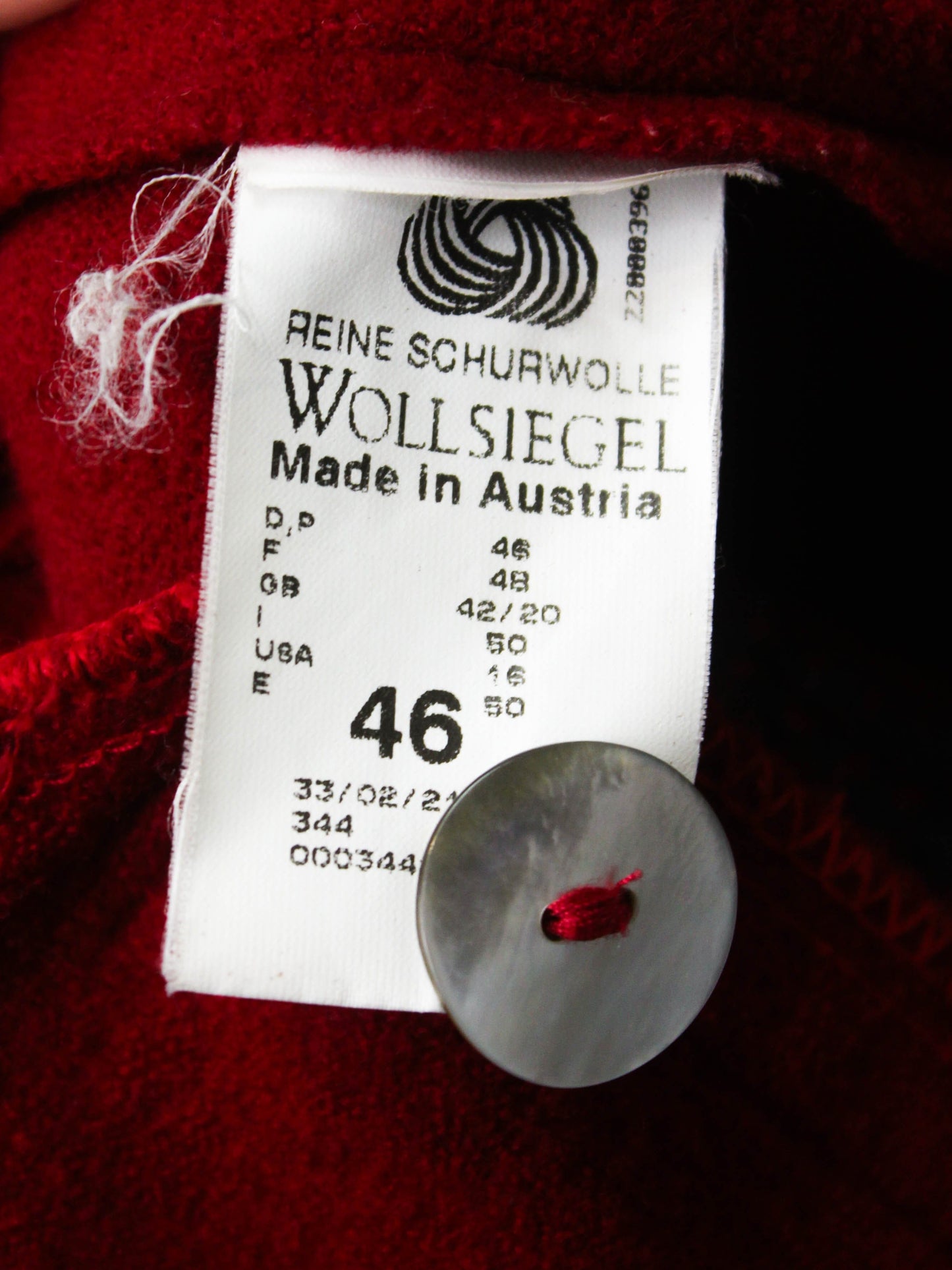 Червоний кардиган Giesswein