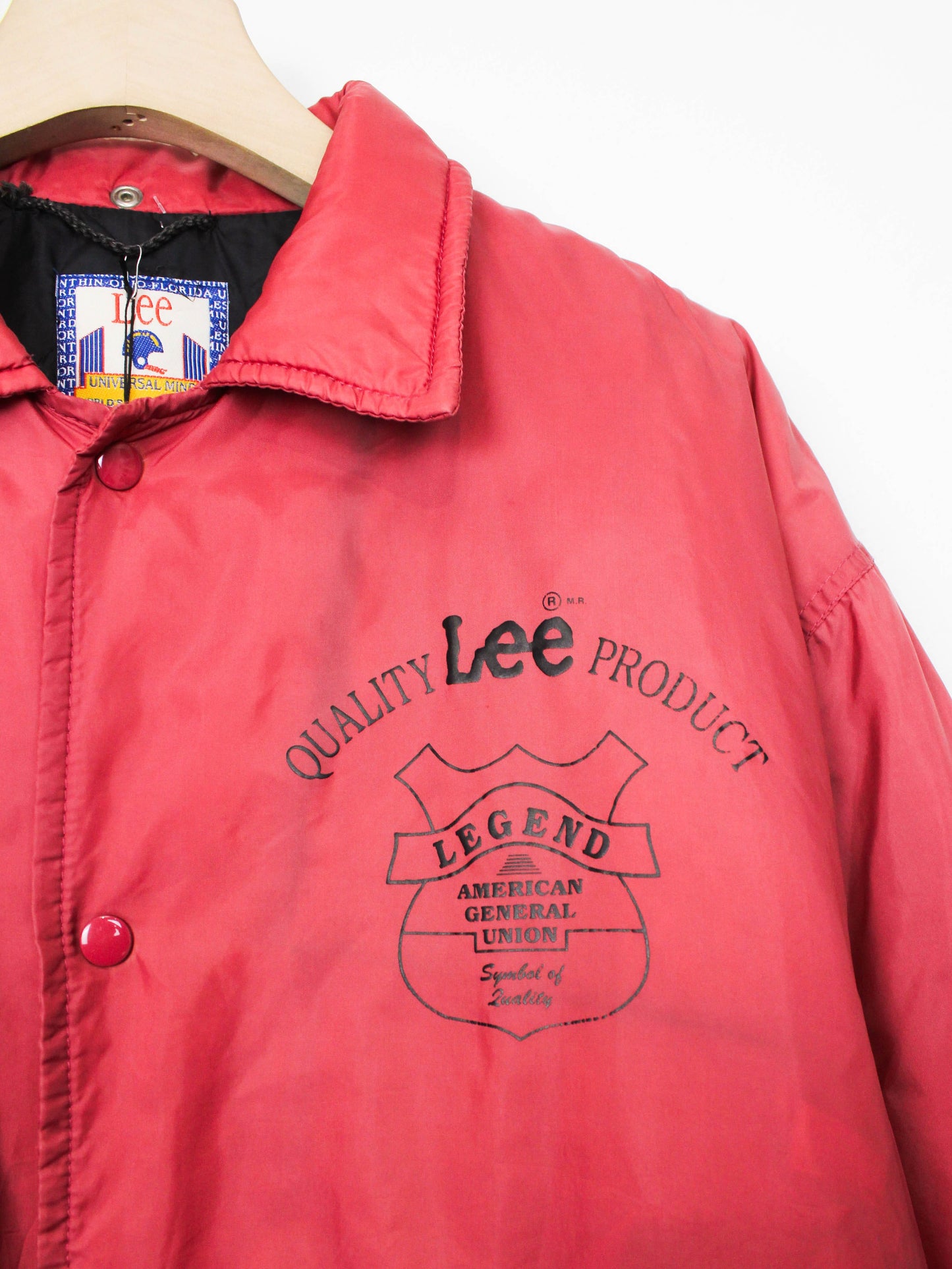 Червона куртка Lee