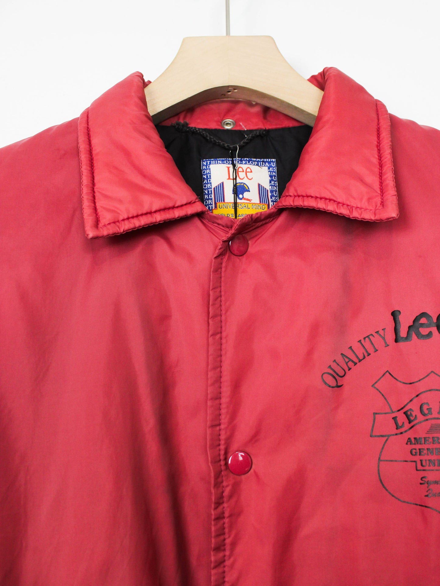 Червона куртка Lee