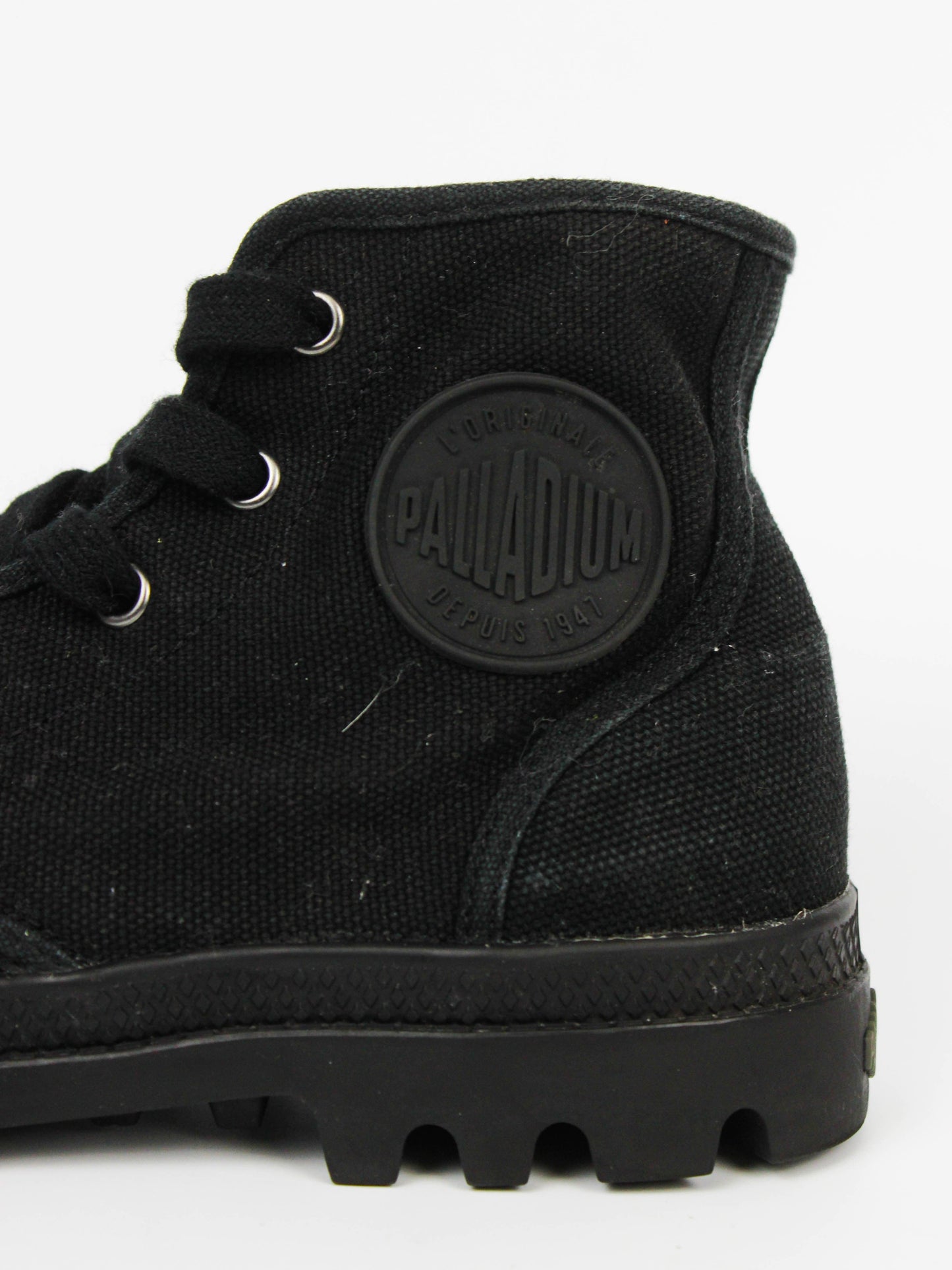 Palladium Pampa Hi Black