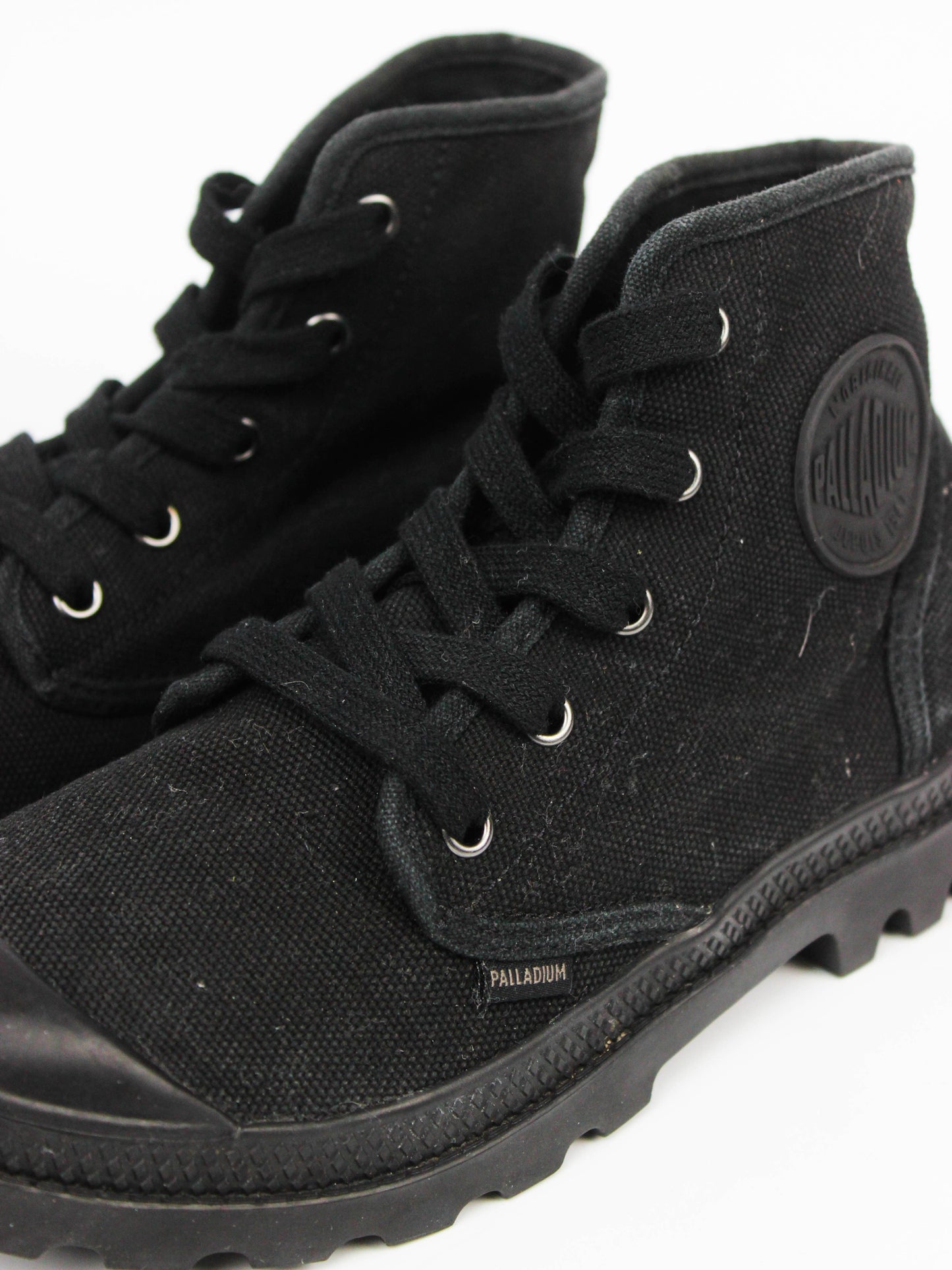 Palladium Pampa Hi Black