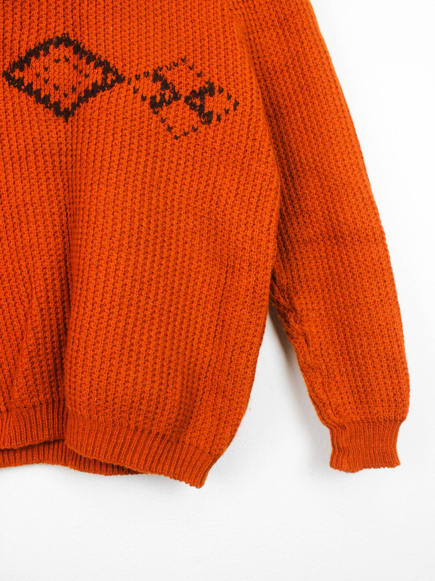 Вʼязаний вінтажний светр кольору моркви