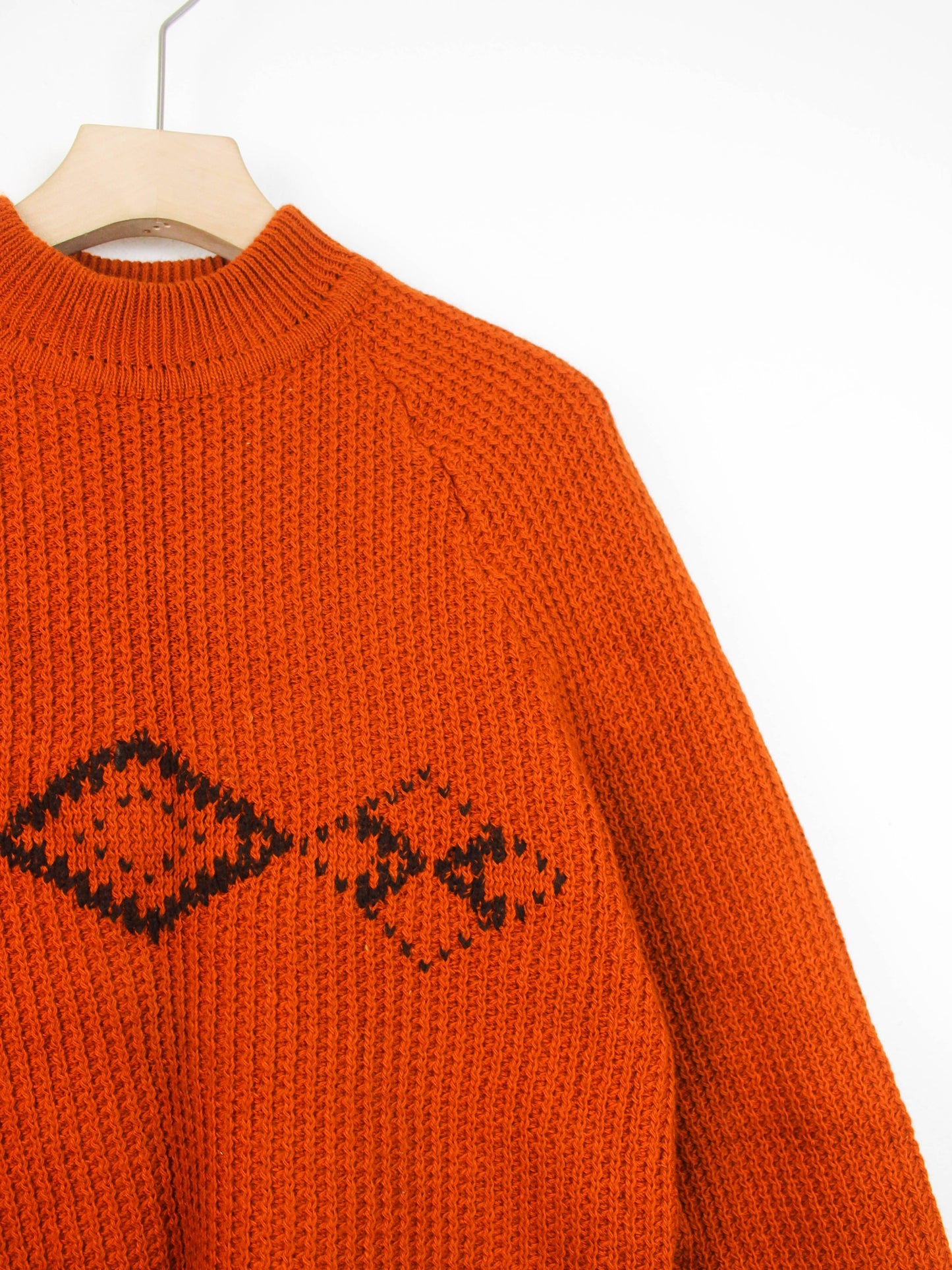 Вʼязаний вінтажний светр кольору моркви