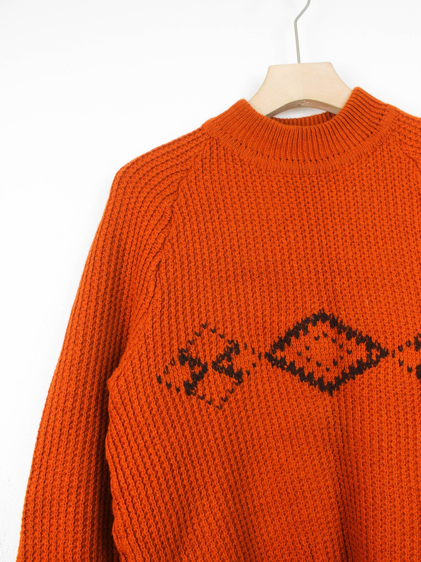 Вʼязаний вінтажний светр кольору моркви
