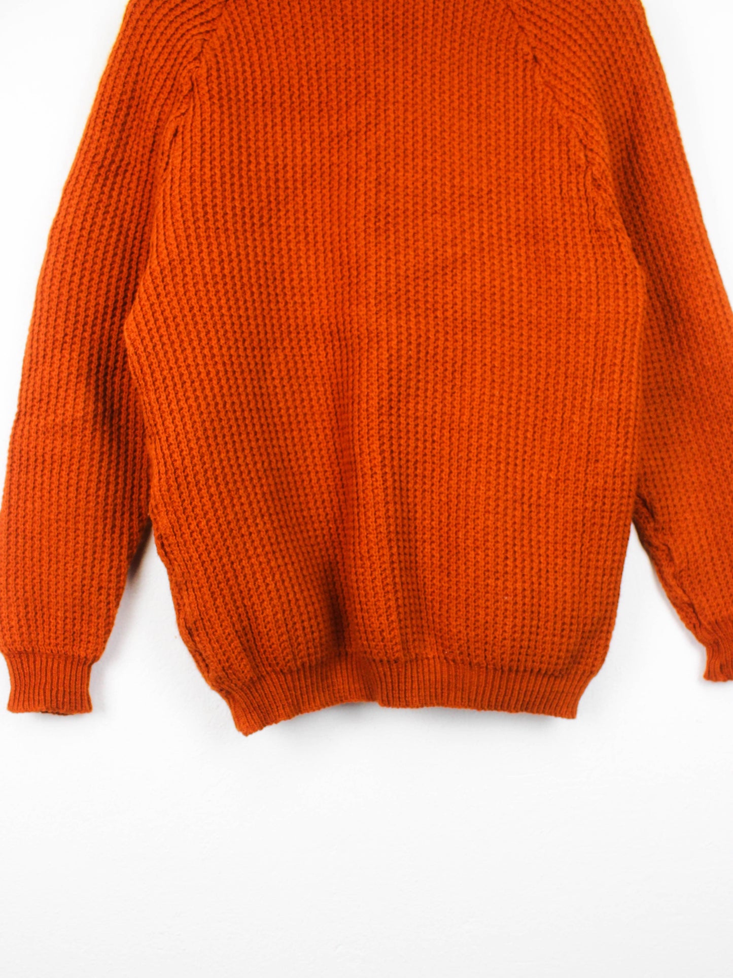 Вʼязаний вінтажний светр кольору моркви