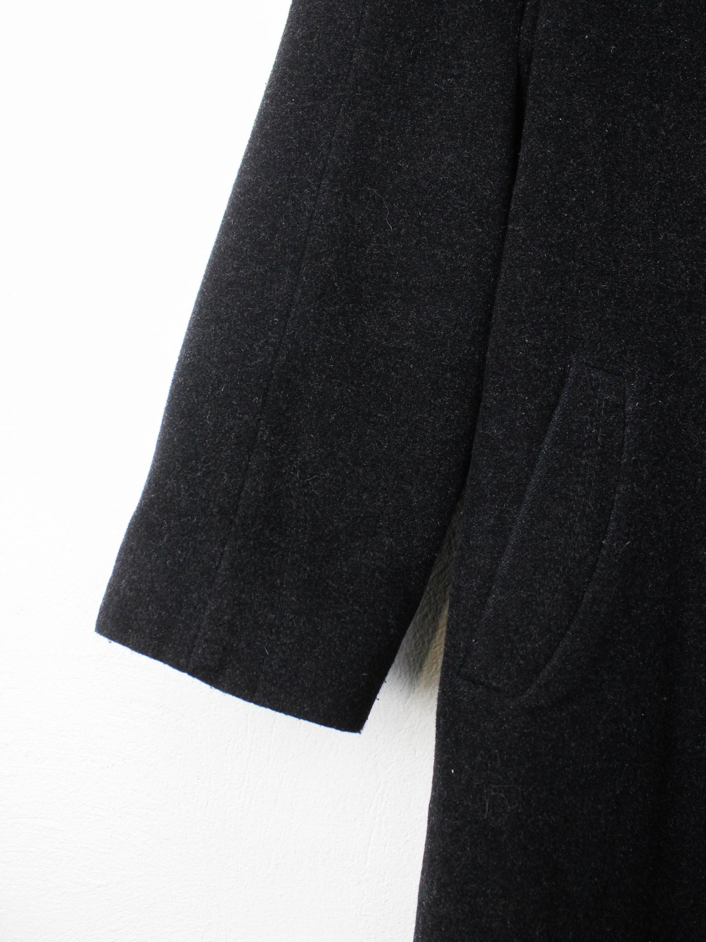 Чорне пальто на ґудзиках із стійкою