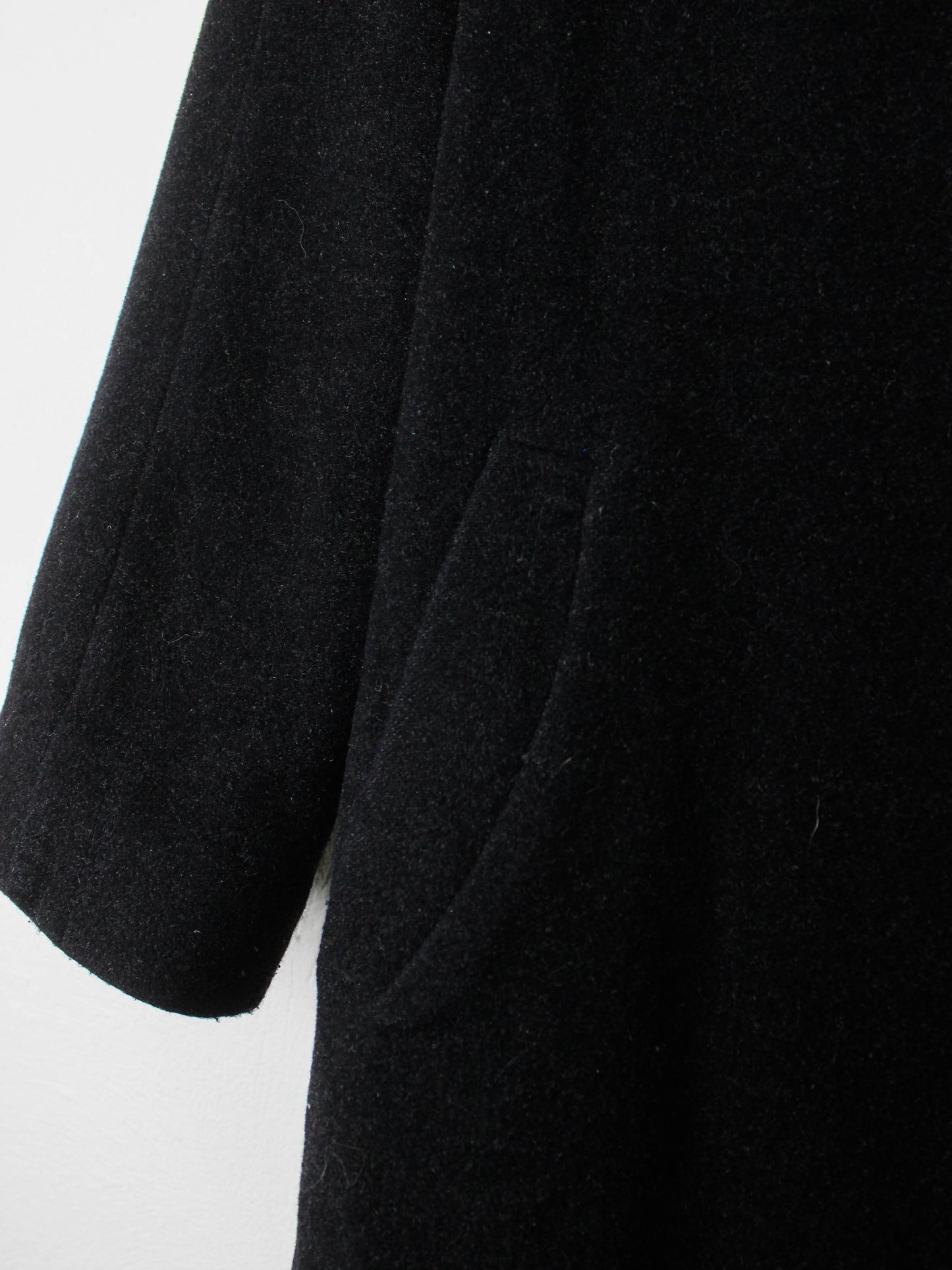 Чорне пальто на ґудзиках із стійкою