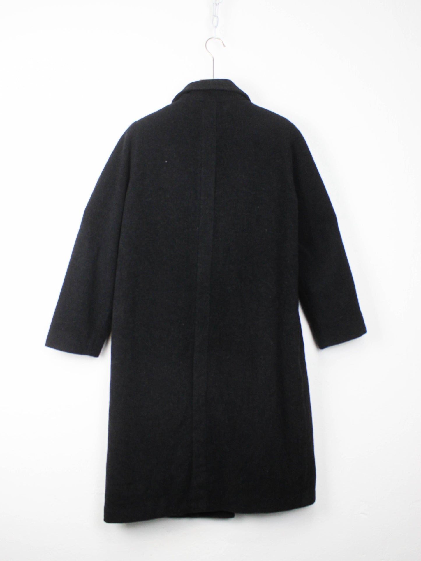 Чорне пальто на ґудзиках із стійкою