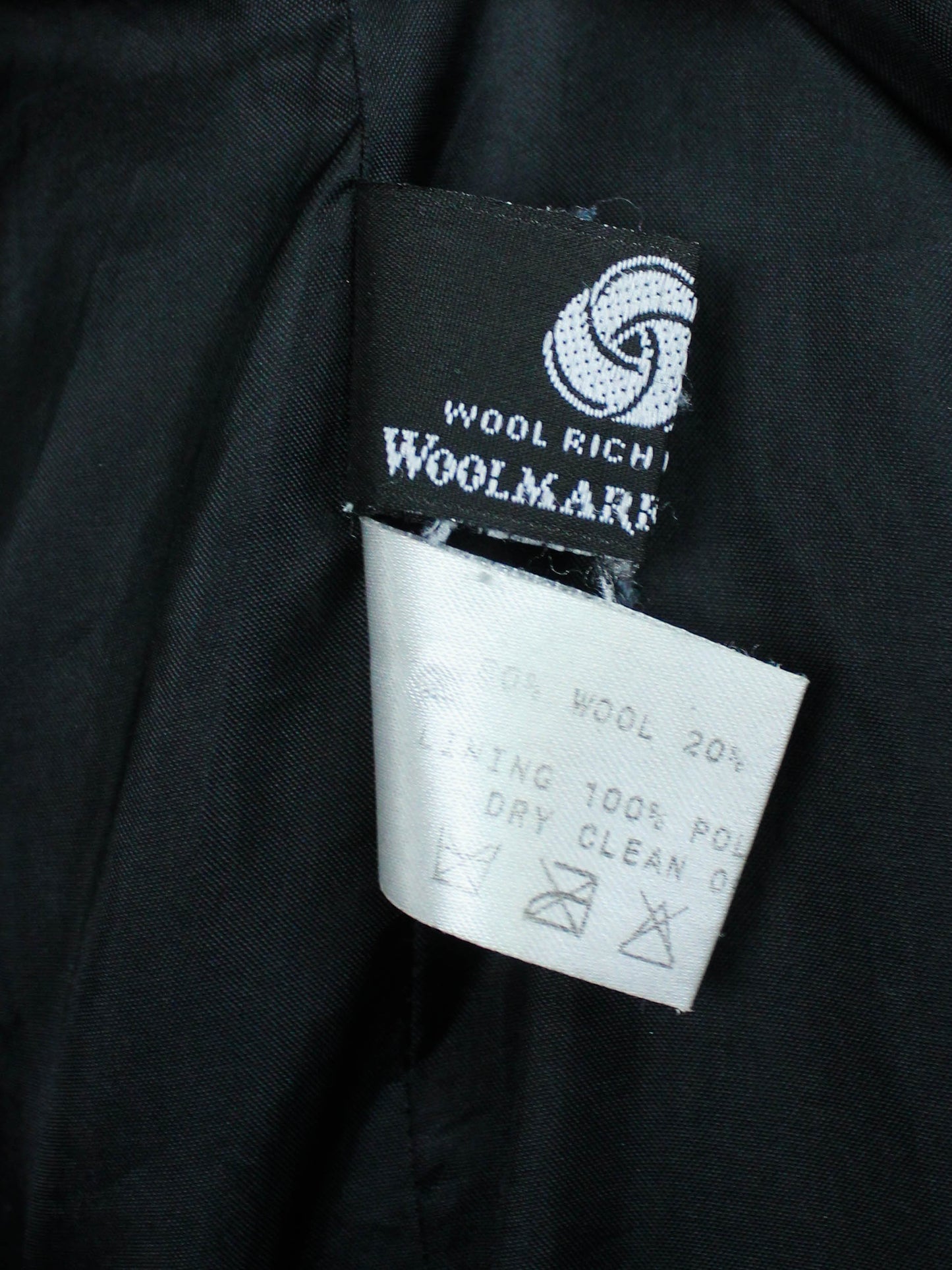 Чорне пальто на ґудзиках із стійкою