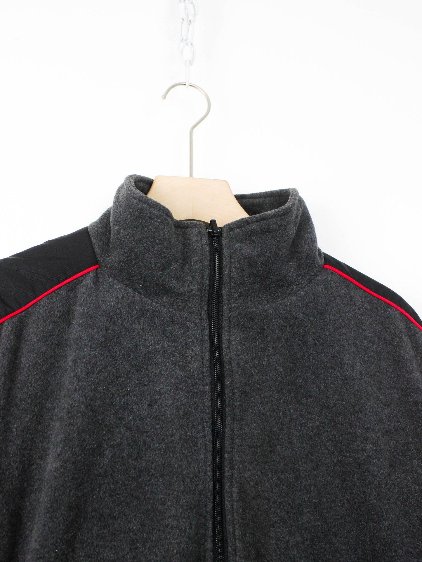 Фліска Mobil 1 з логотипами