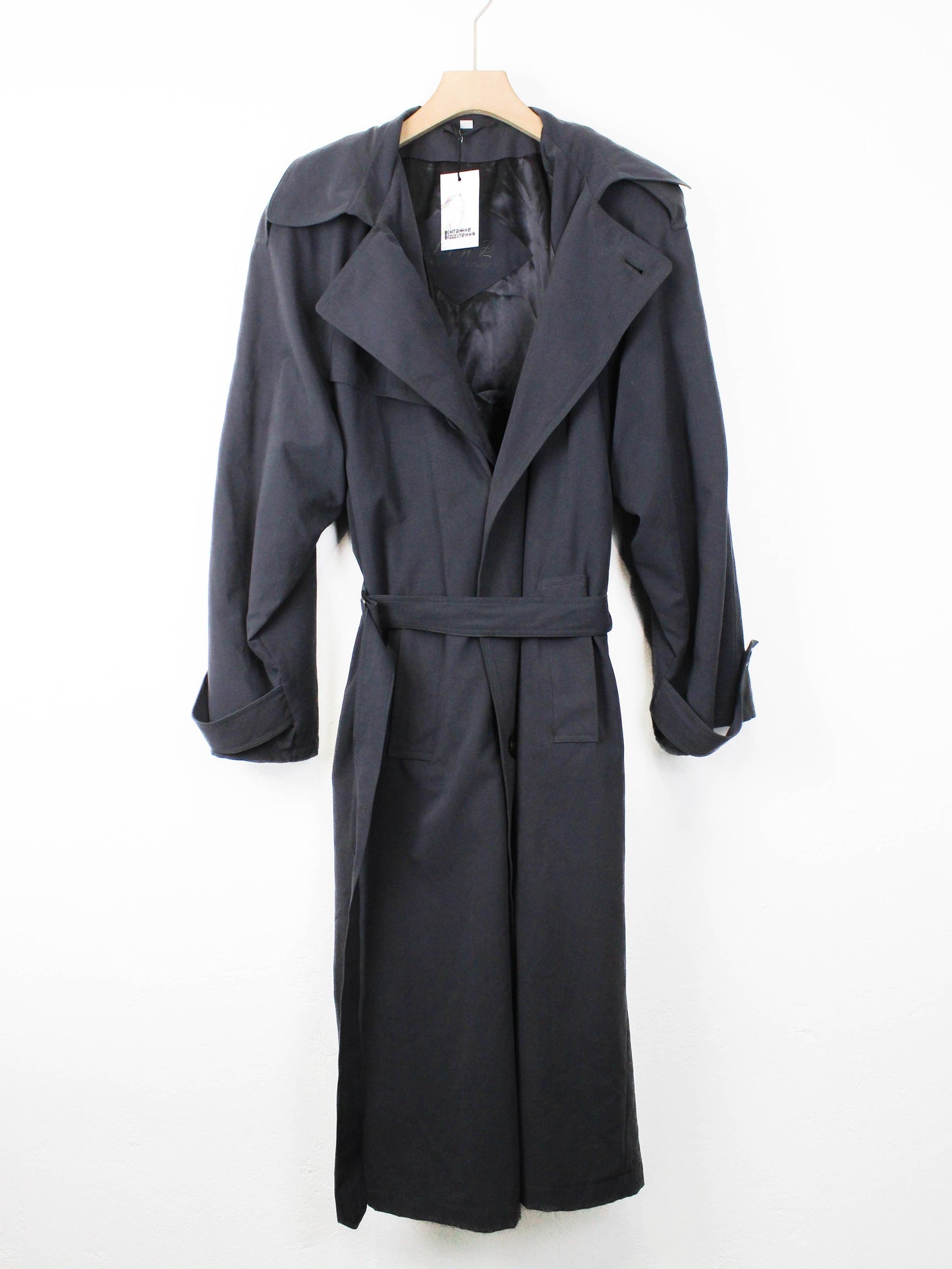 Вінтажний чорний німецький тренч з поясом і погонами