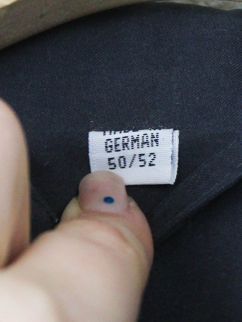 Вінтажний чорний німецький тренч з поясом і погонами