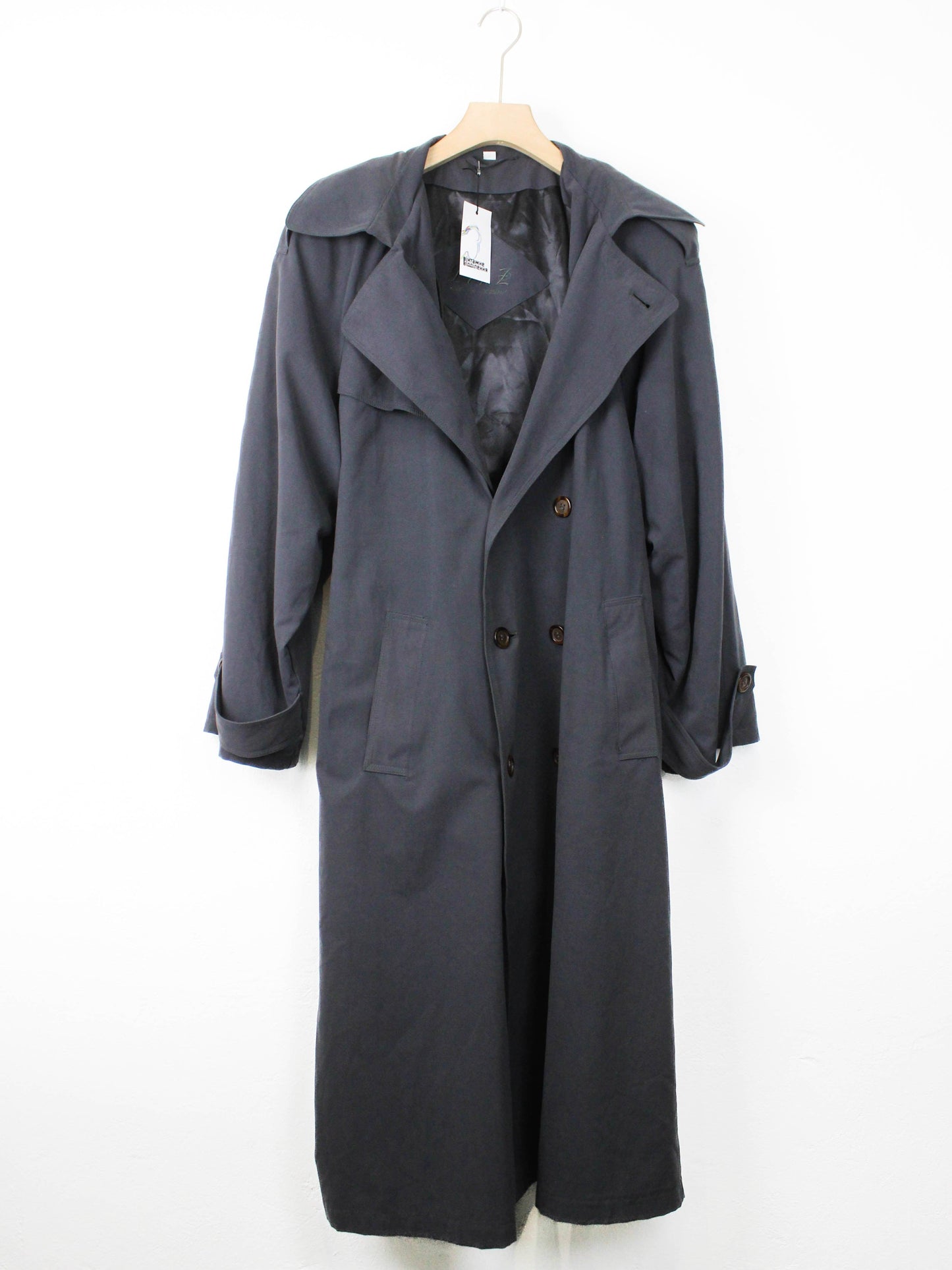 Вінтажний чорний німецький тренч з поясом і погонами