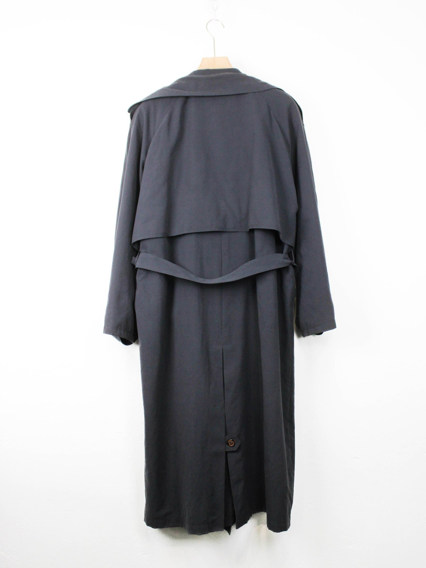 Вінтажний чорний німецький тренч з поясом і погонами