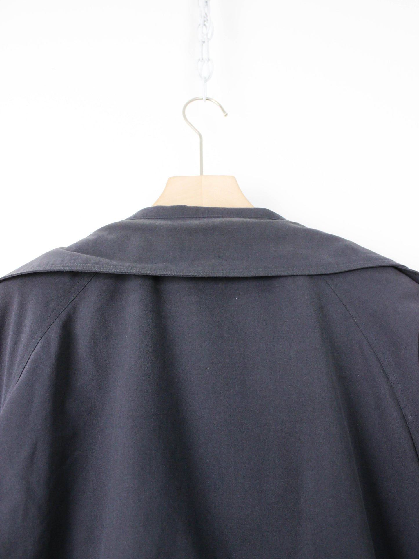 Вінтажний чорний німецький тренч з поясом і погонами