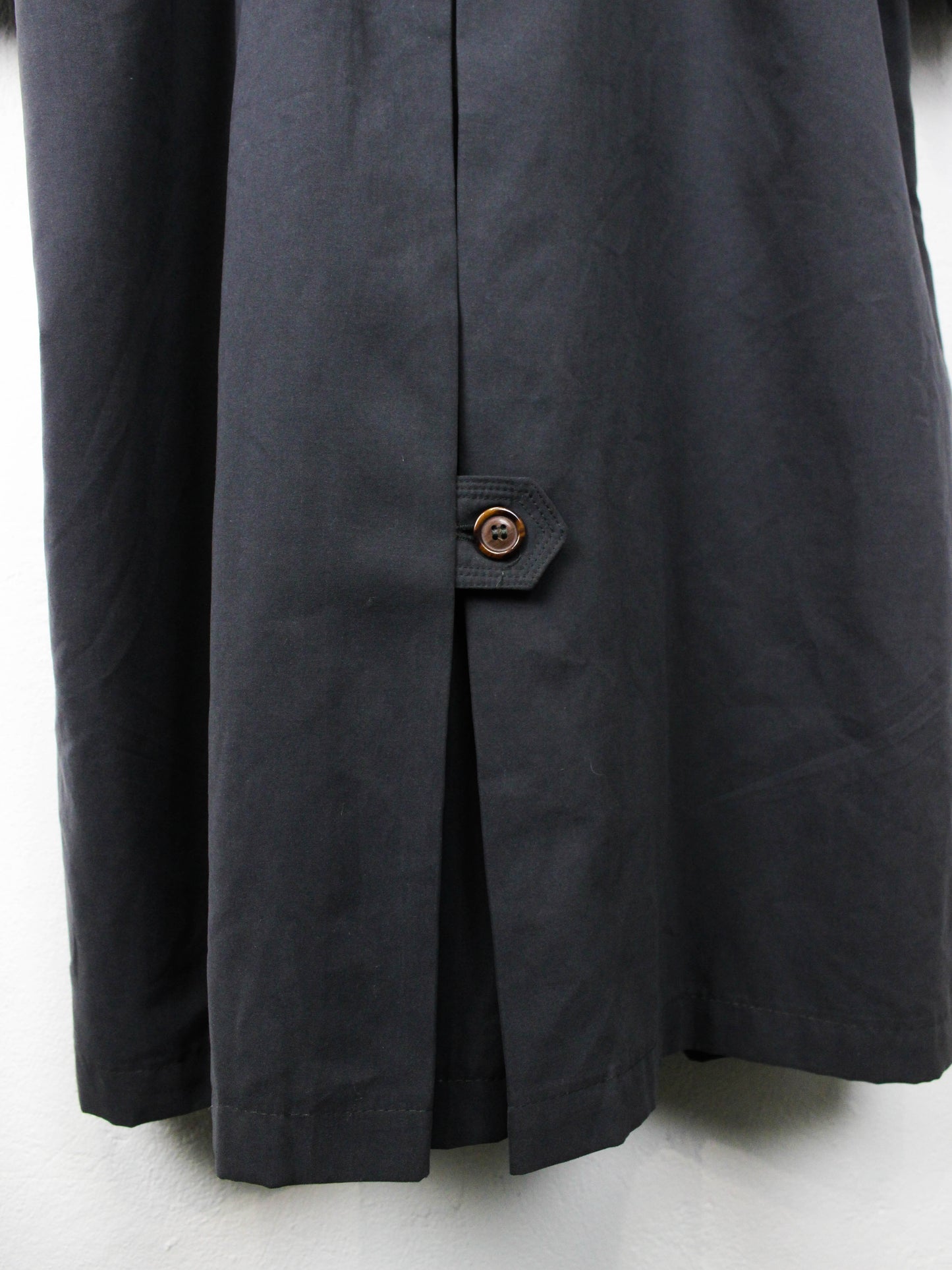 Вінтажний чорний німецький тренч з поясом і погонами