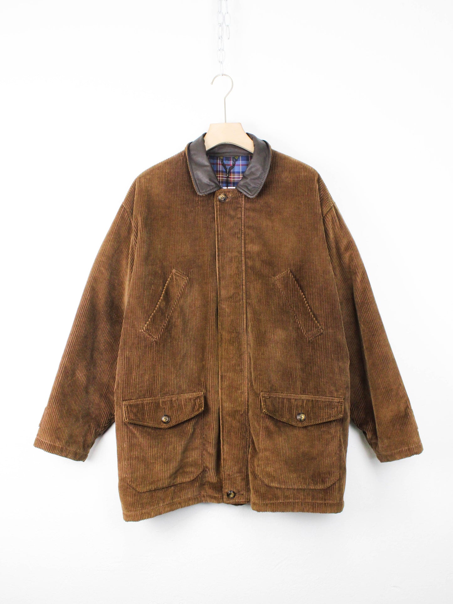 Коричнева вельветова куртка з вовняною підкладкою