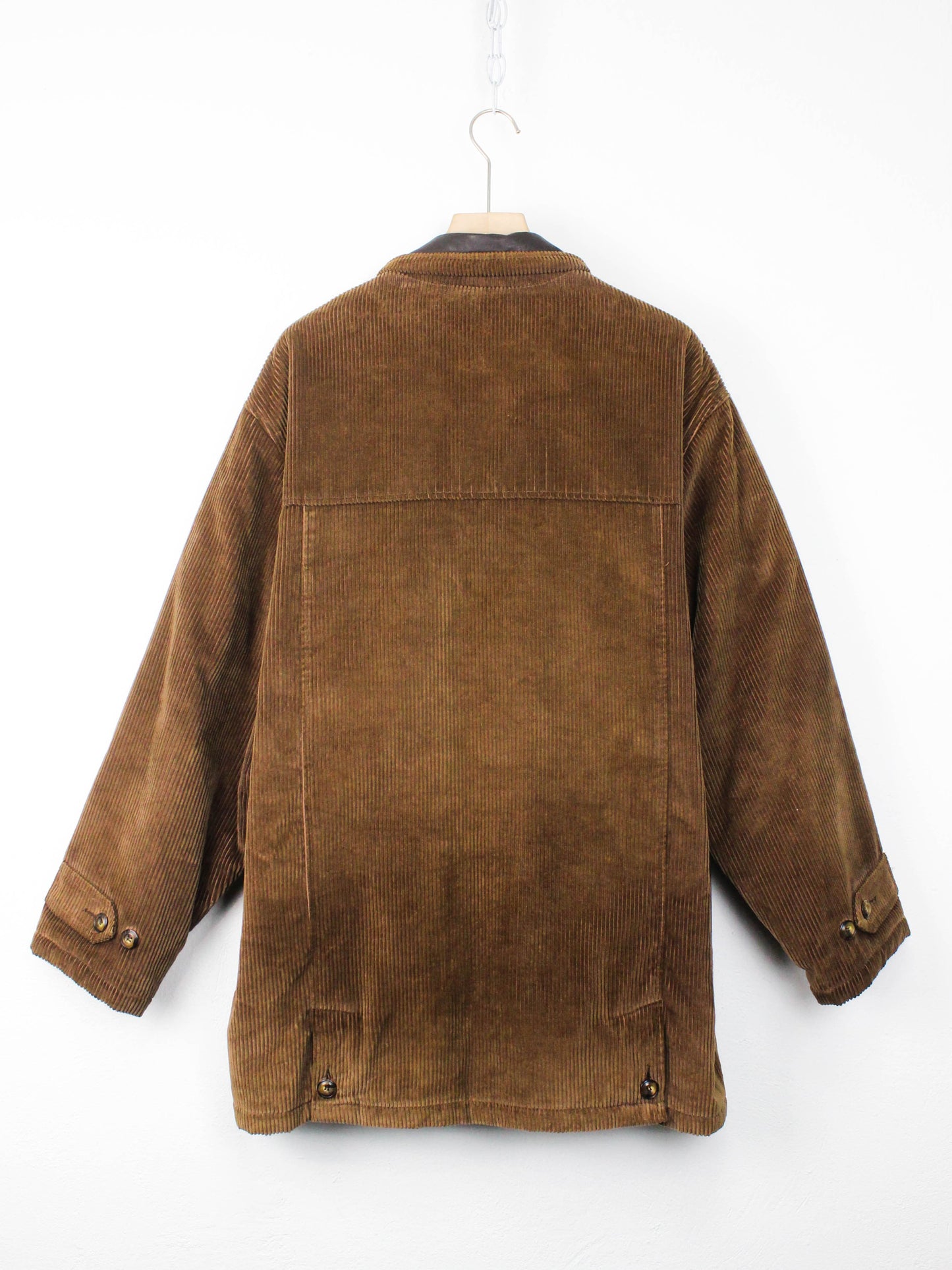 Коричнева вельветова куртка з вовняною підкладкою